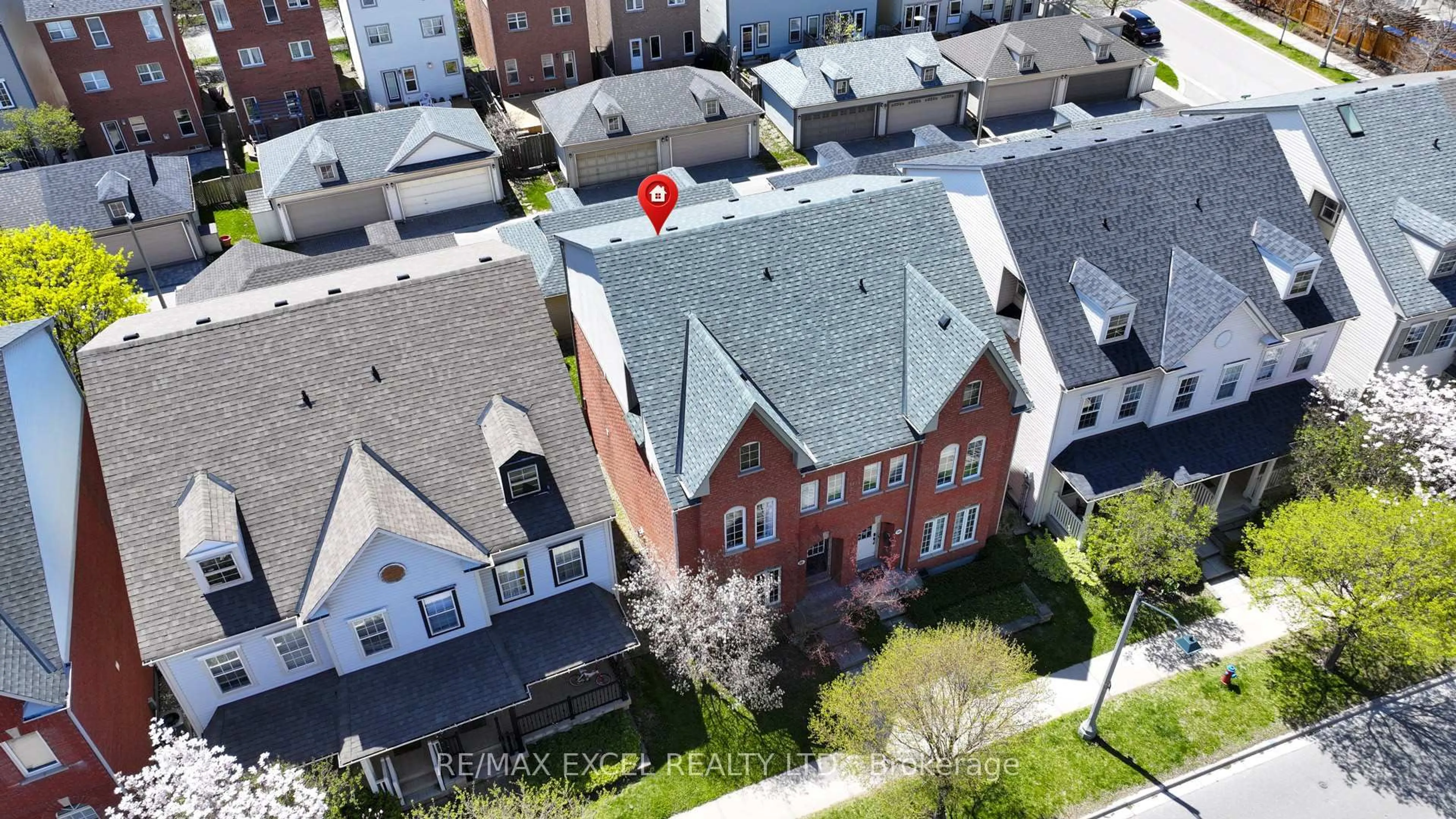 A pic from outside/outdoor area/front of a property/back of a property/a pic from drone, city buildings view from balcony for 98 Georgian Dr, Oakville Ontario L6H 6V1