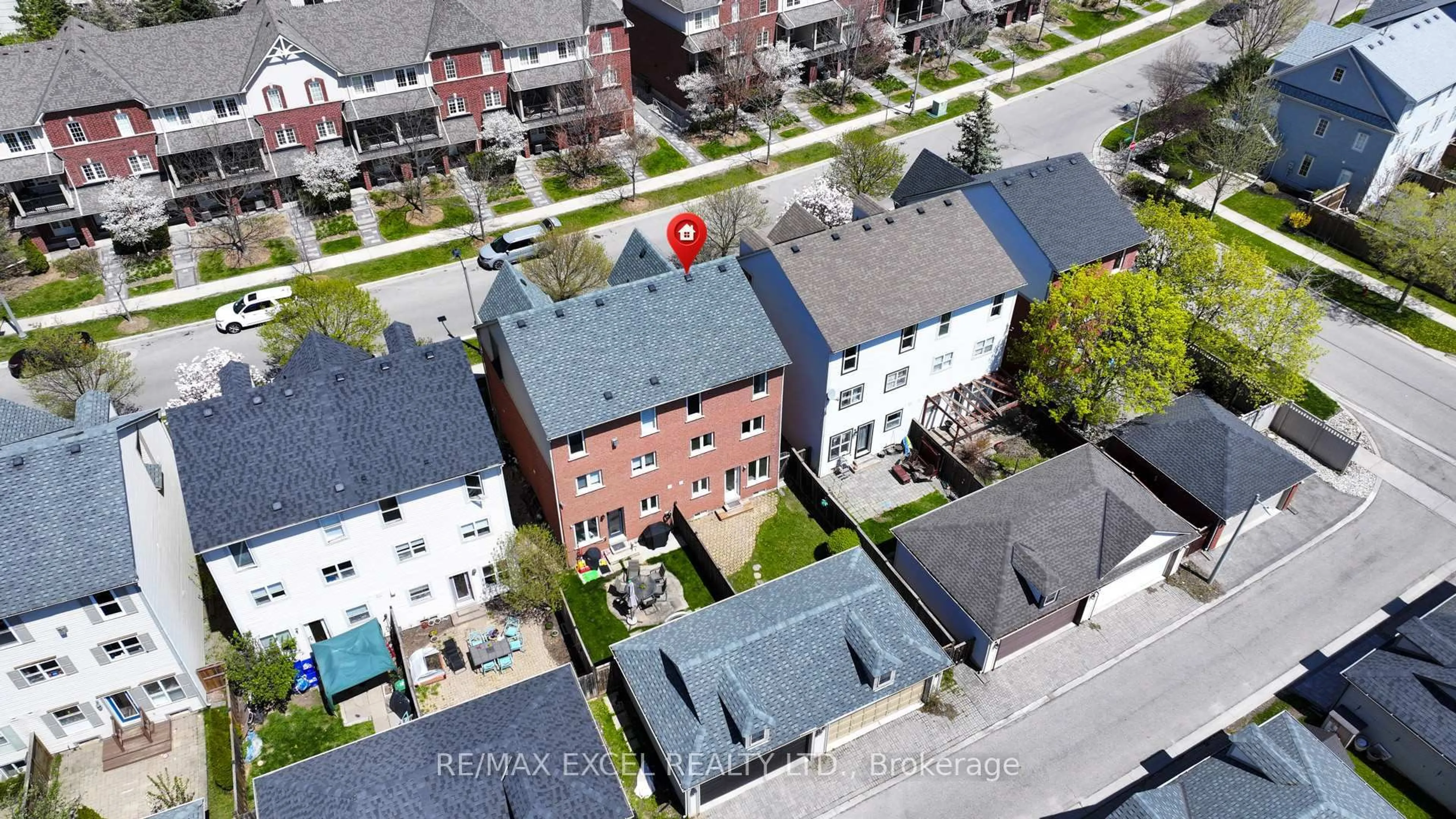 A pic from outside/outdoor area/front of a property/back of a property/a pic from drone, unknown for 98 Georgian Dr, Oakville Ontario L6H 6V1
