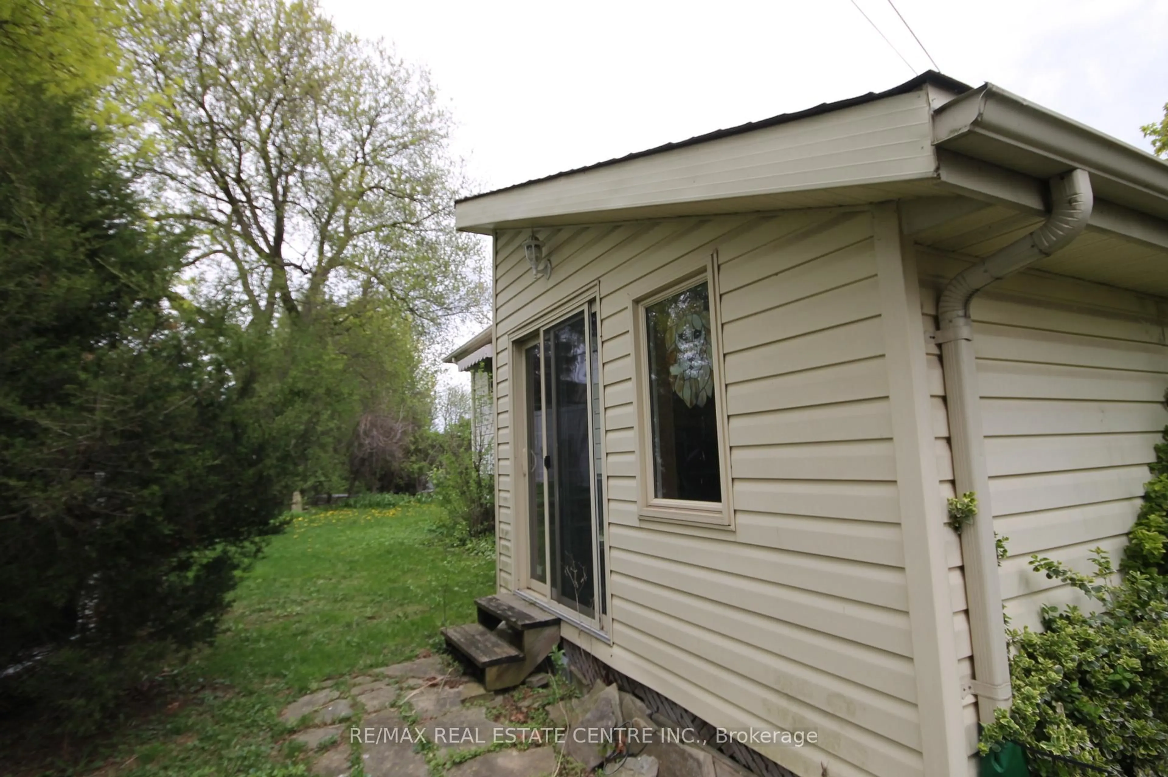 Shed for 54 Moultrey Cres, Halton Hills Ontario L7G 4N5