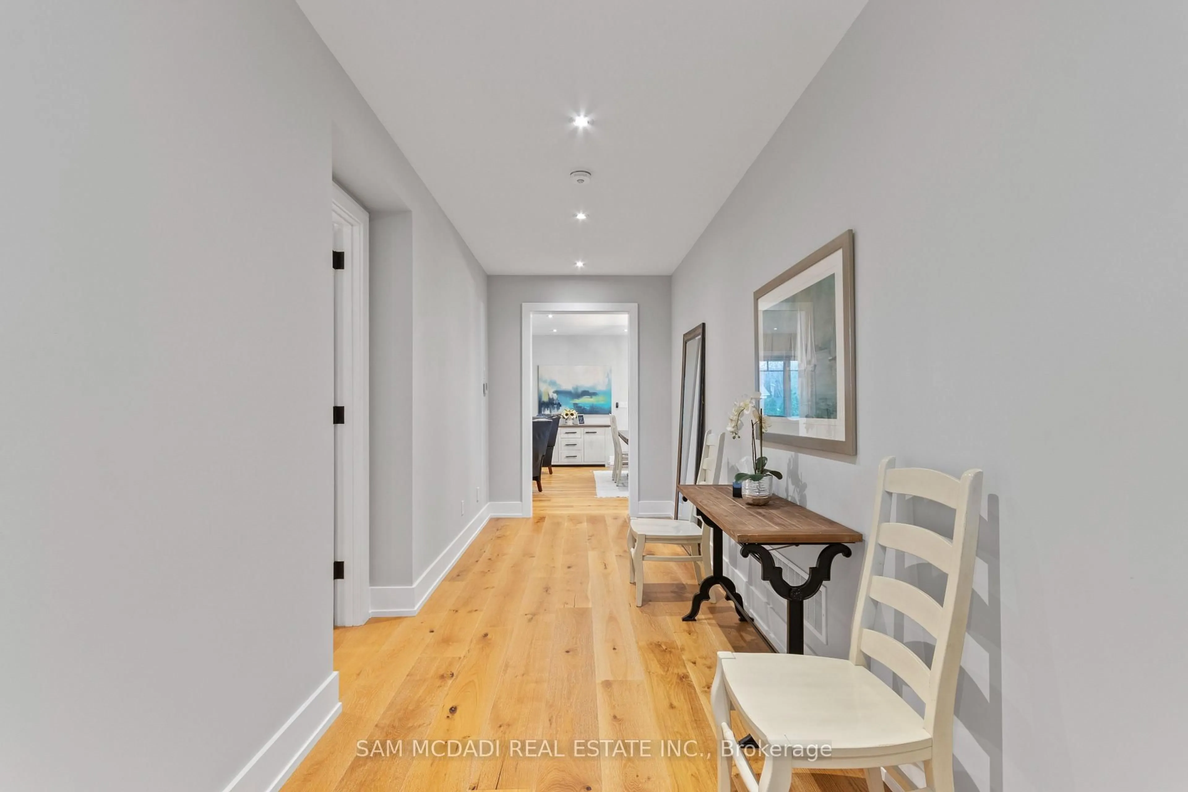 Indoor entryway for 3047 Grenville Dr, Mississauga Ontario L5A 2P6