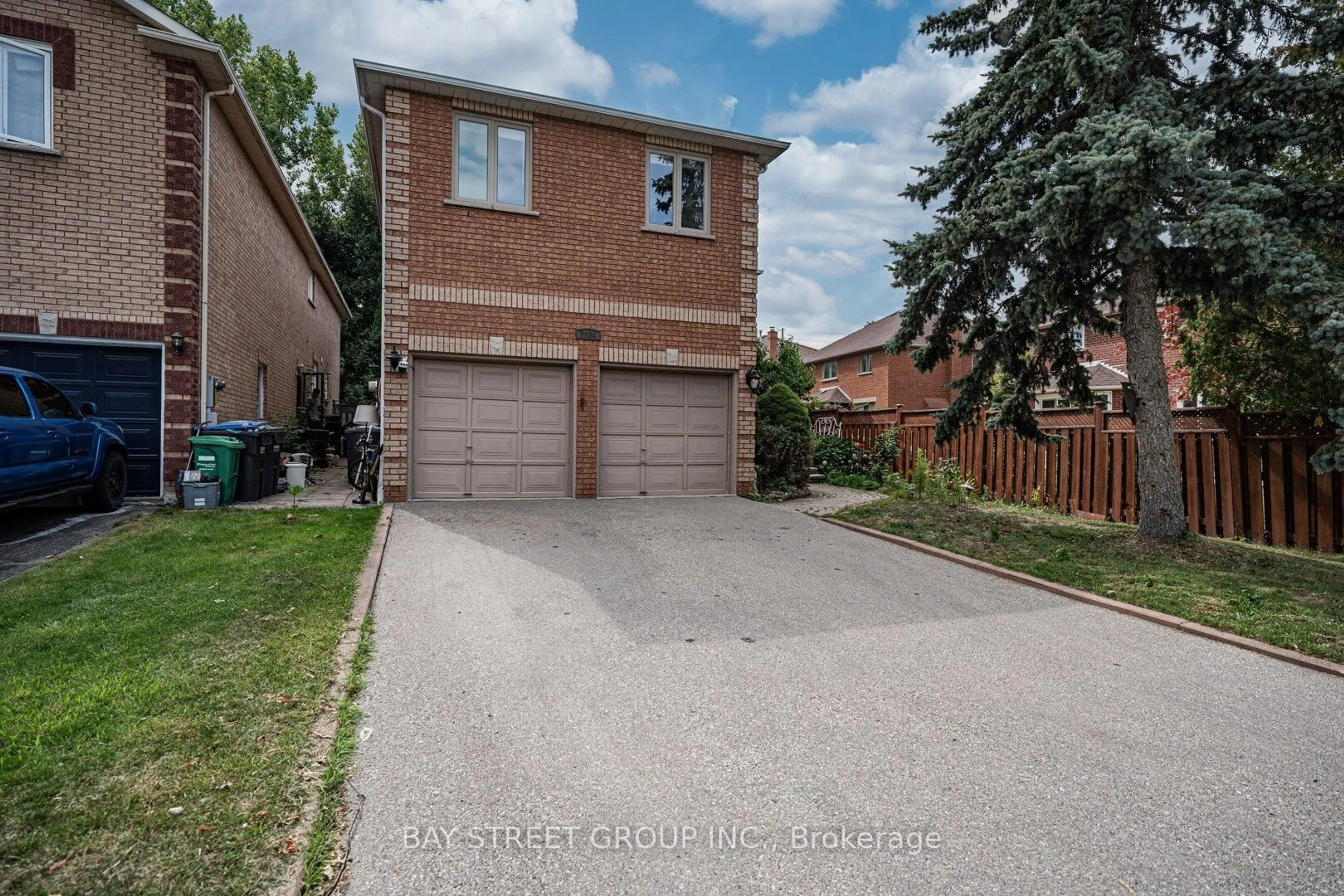 Home with brick exterior material, street for 2524 Paula Crt, Mississauga Ontario L5K 2R5