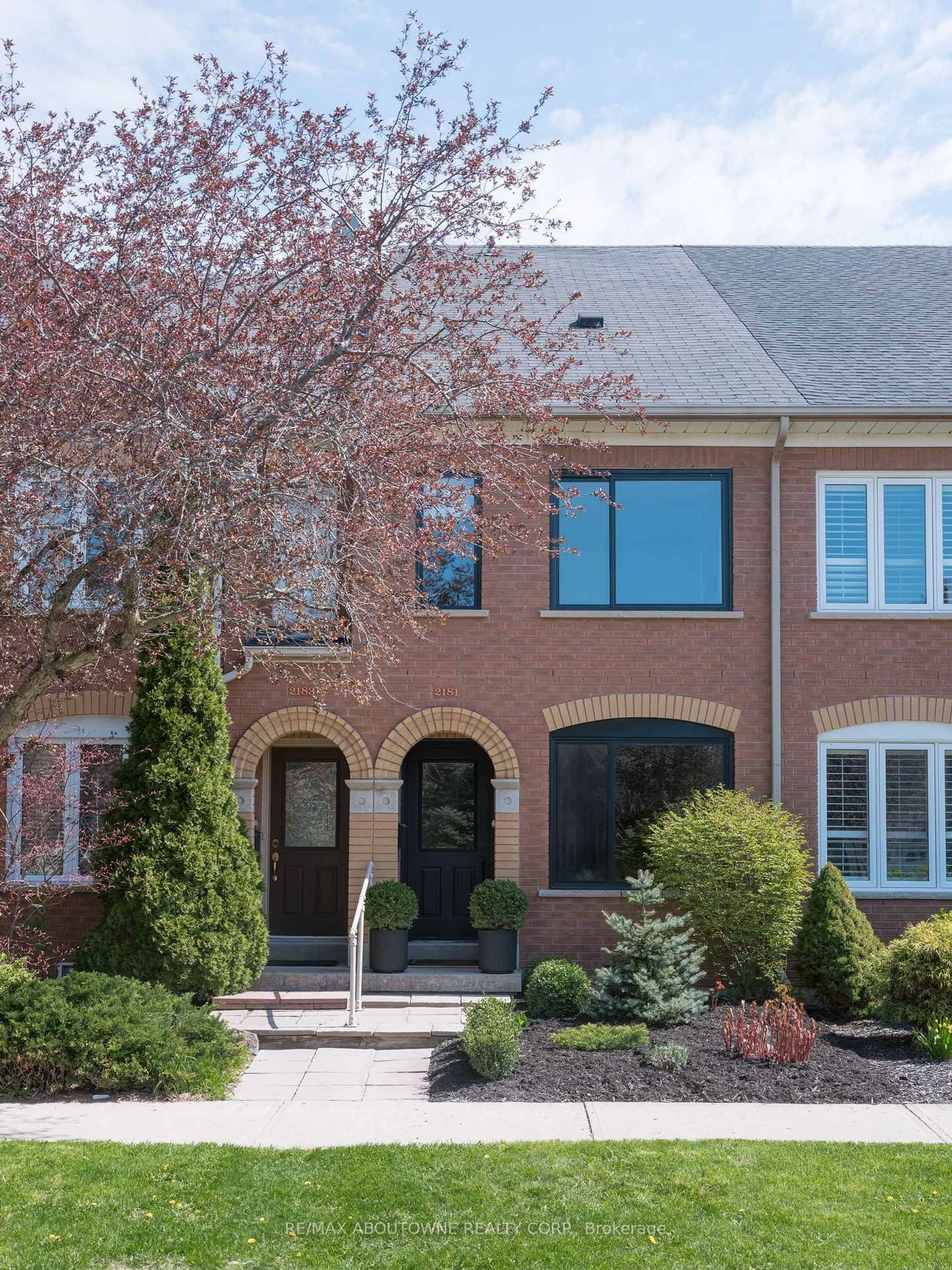 Home with brick exterior material, street for 2181 Oakpoint Rd, Oakville Ontario L6M 3N4