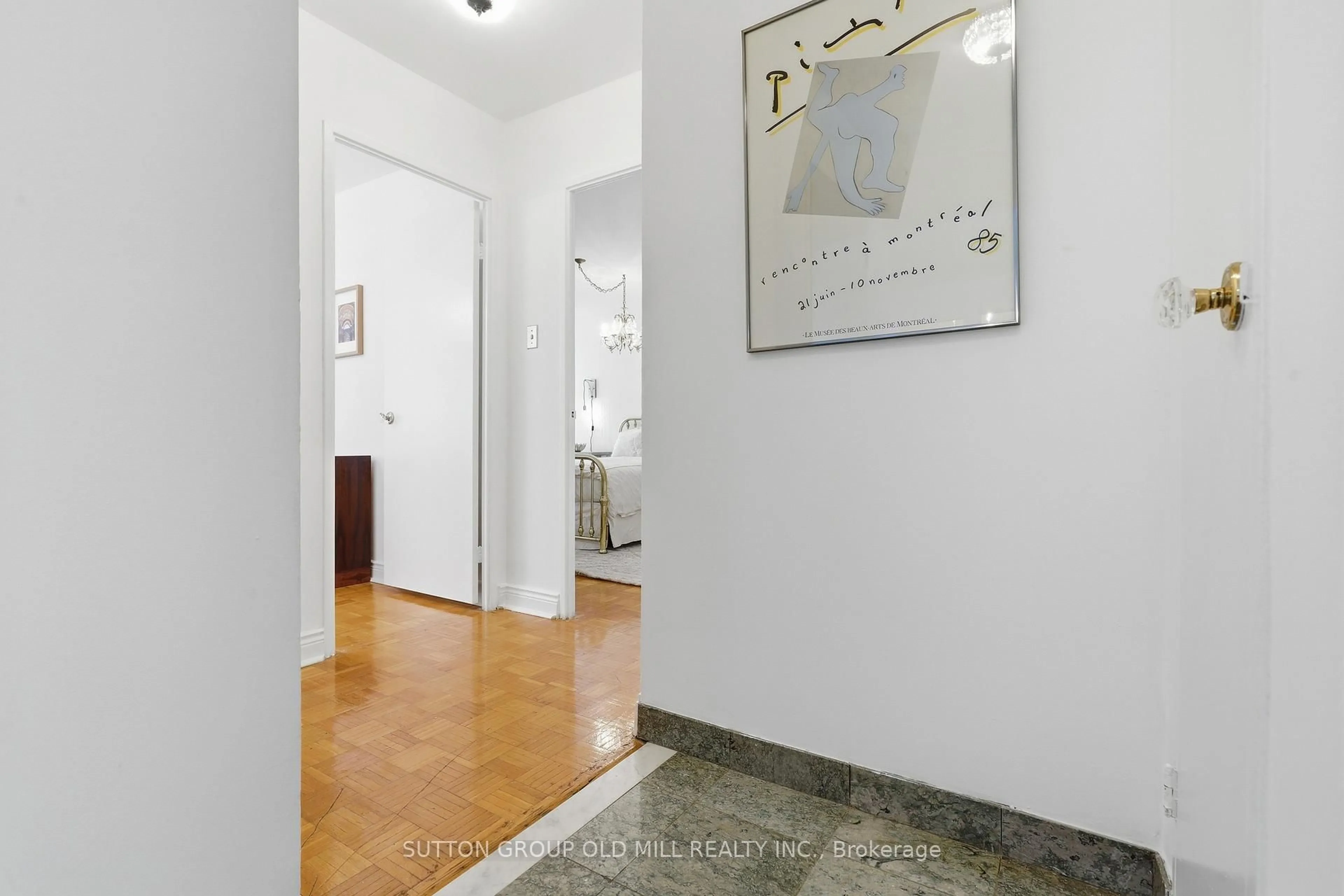 Indoor entryway for 360 Ridelle Ave #1801, Toronto Ontario M6B 1K1