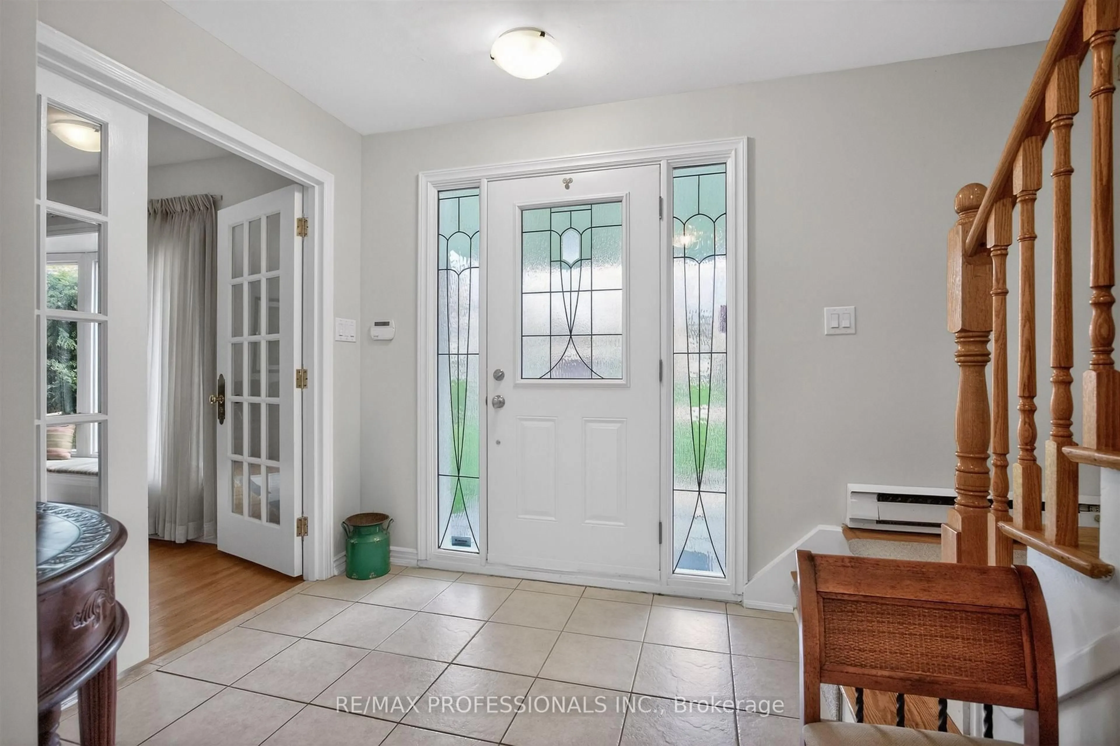 Indoor entryway for 3 Caledon Crt, Brampton Ontario L6T 1Z6