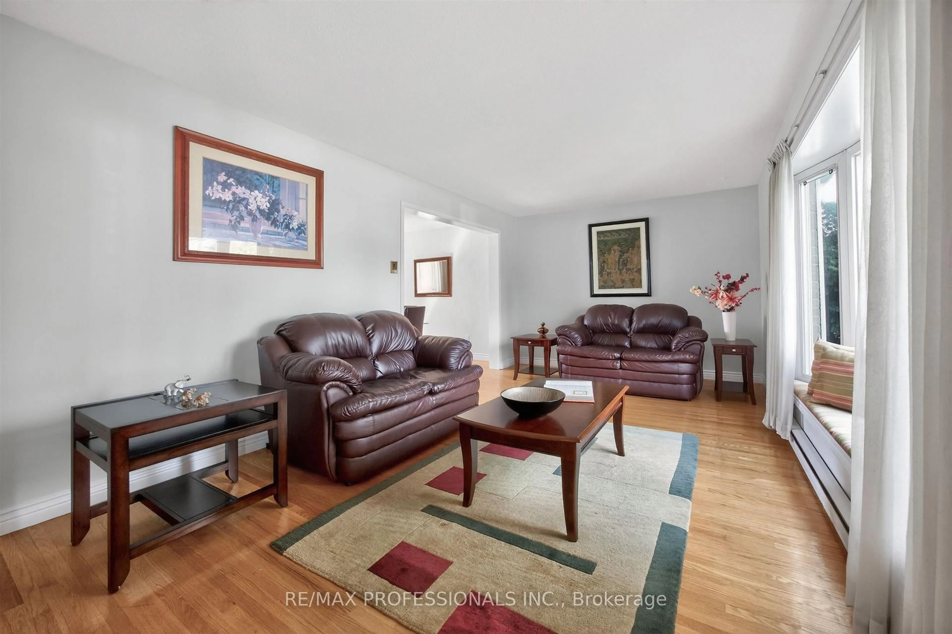 Living room with furniture, unknown for 3 Caledon Crt, Brampton Ontario L6T 1Z6