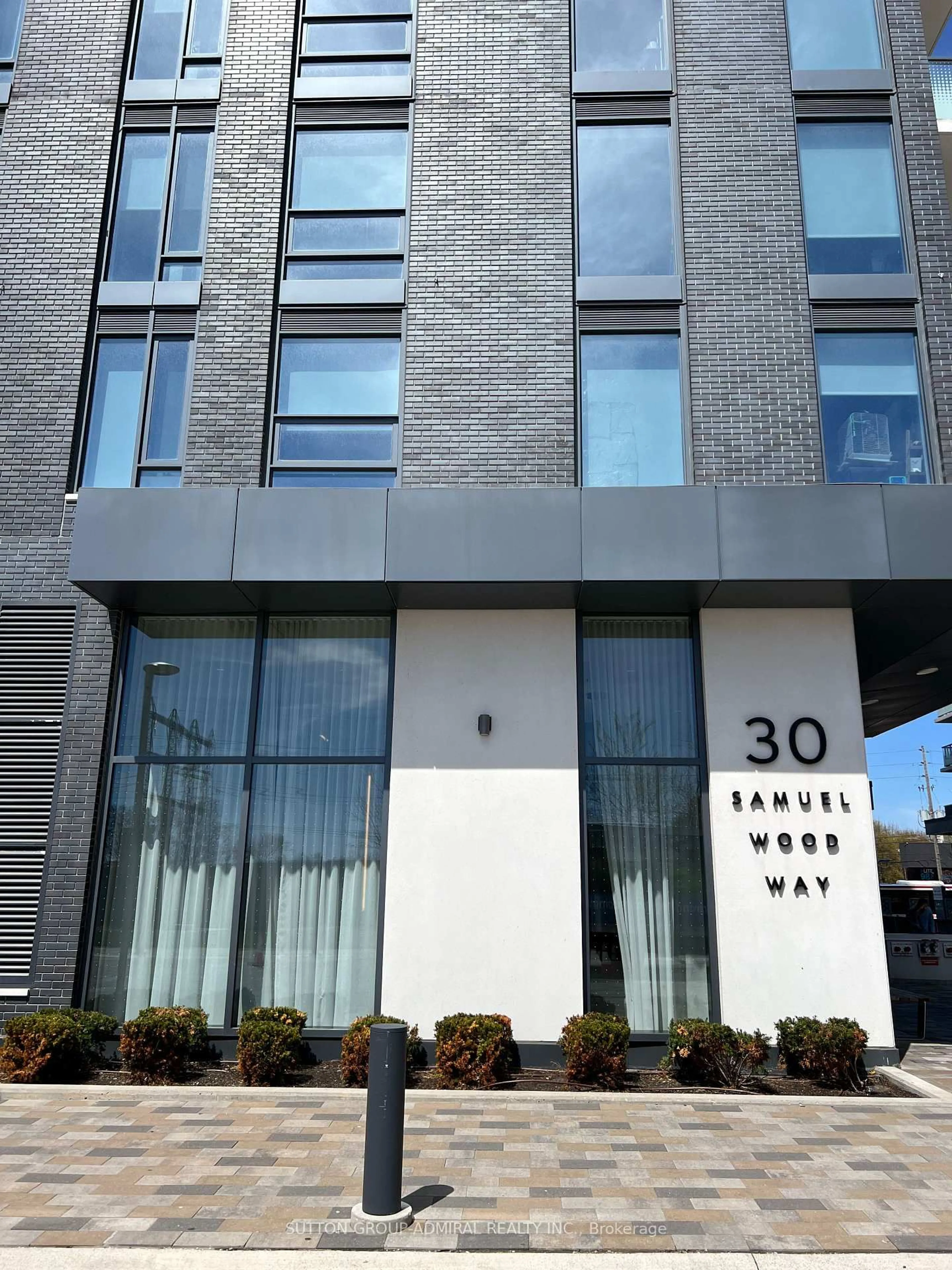 Indoor foyer for 30 Samuel Wood Way #711, Toronto Ontario M9B 0C9