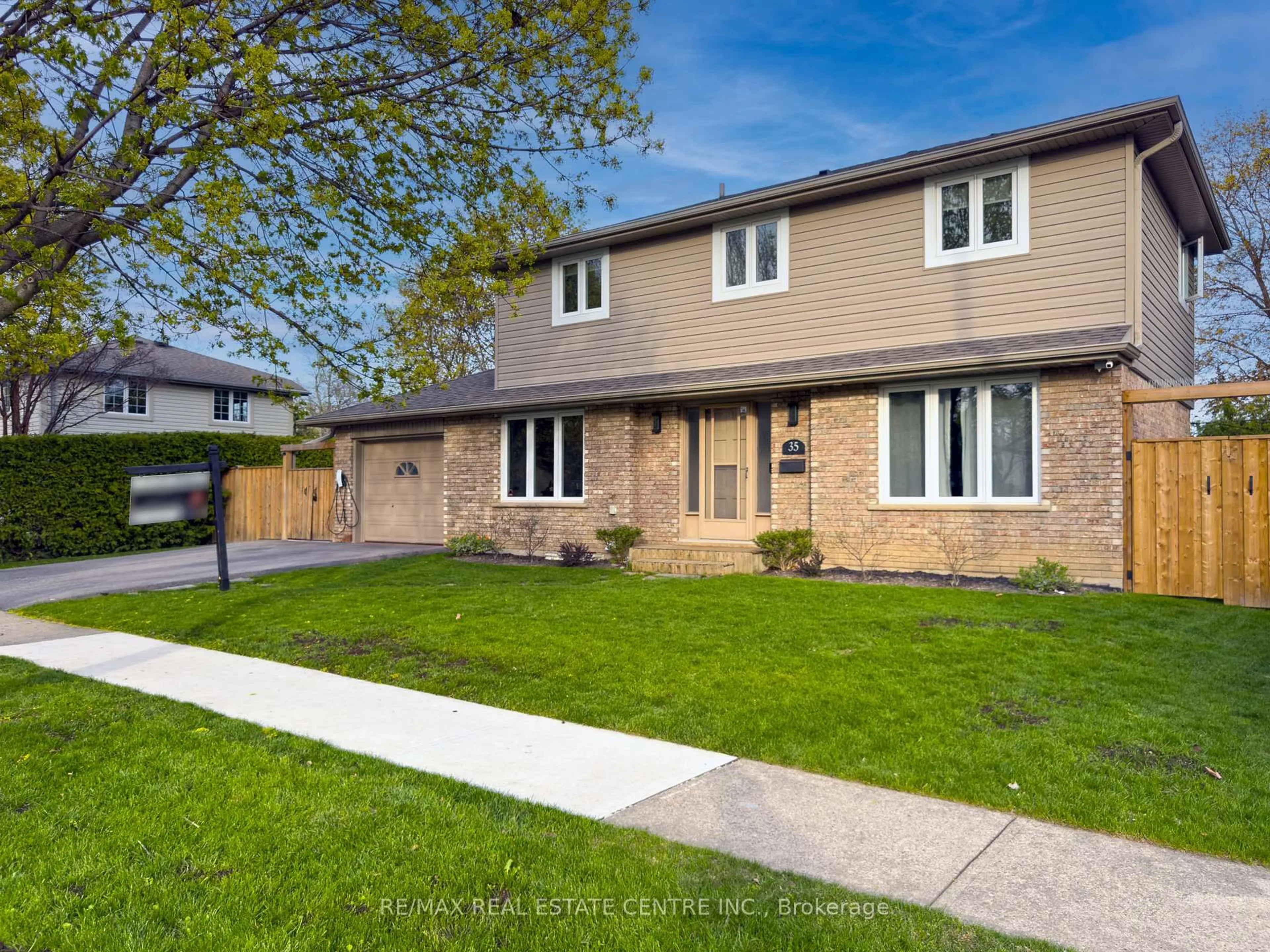 Home with brick exterior material, street for 35 Treleaven Dr, Brampton Ontario L6Y 1X7