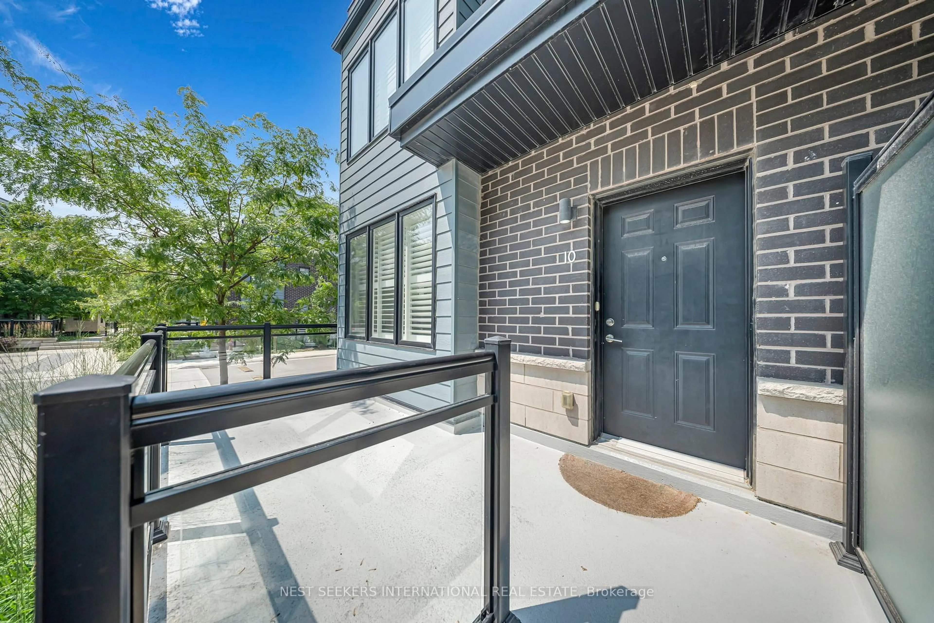 Unknown for 2212 Bromsgrove Rd #10, Mississauga Ontario L5J 1L4