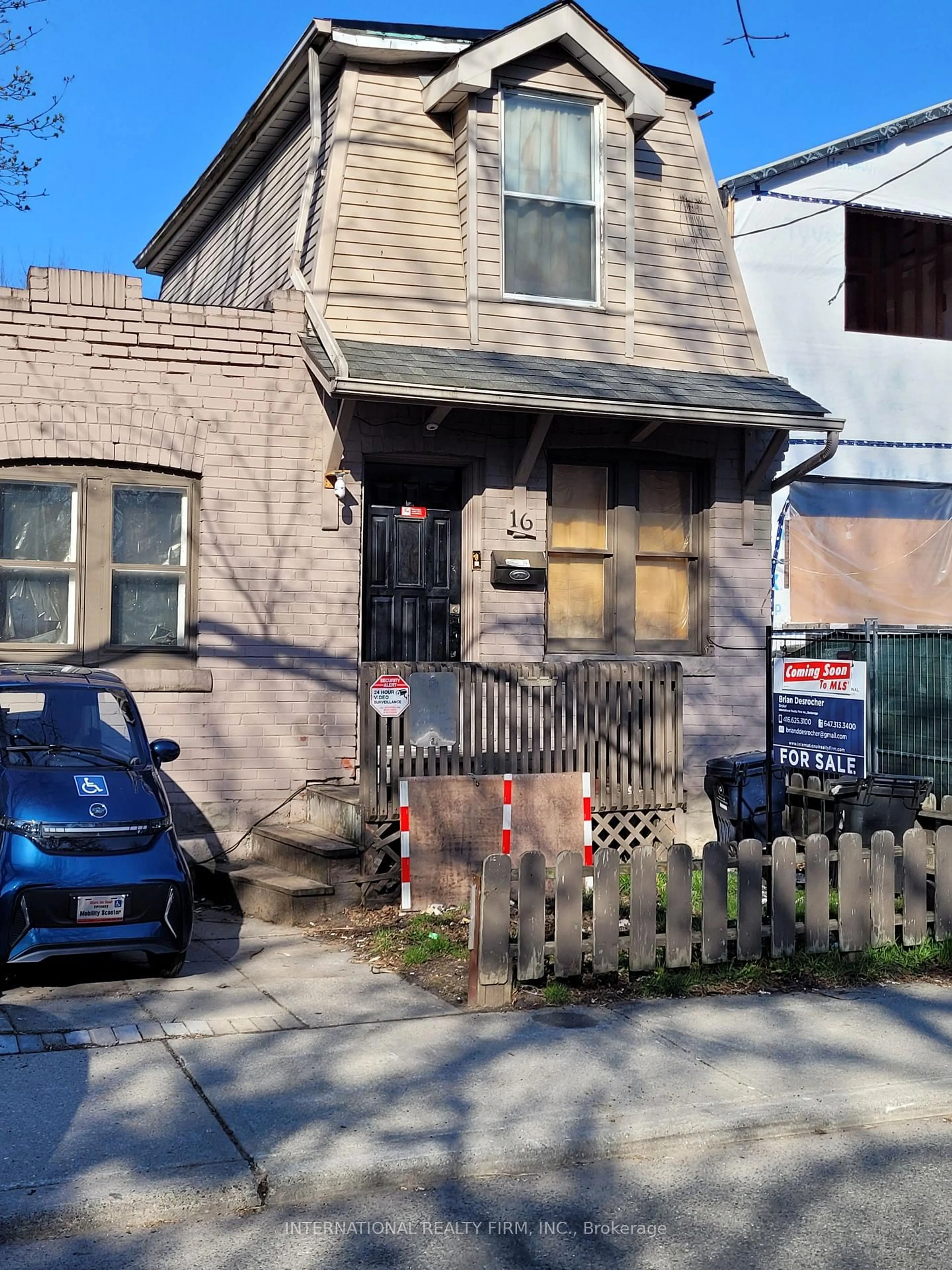 Unknown for 16 Uxbridge Ave, Toronto Ontario M6N 2Y2