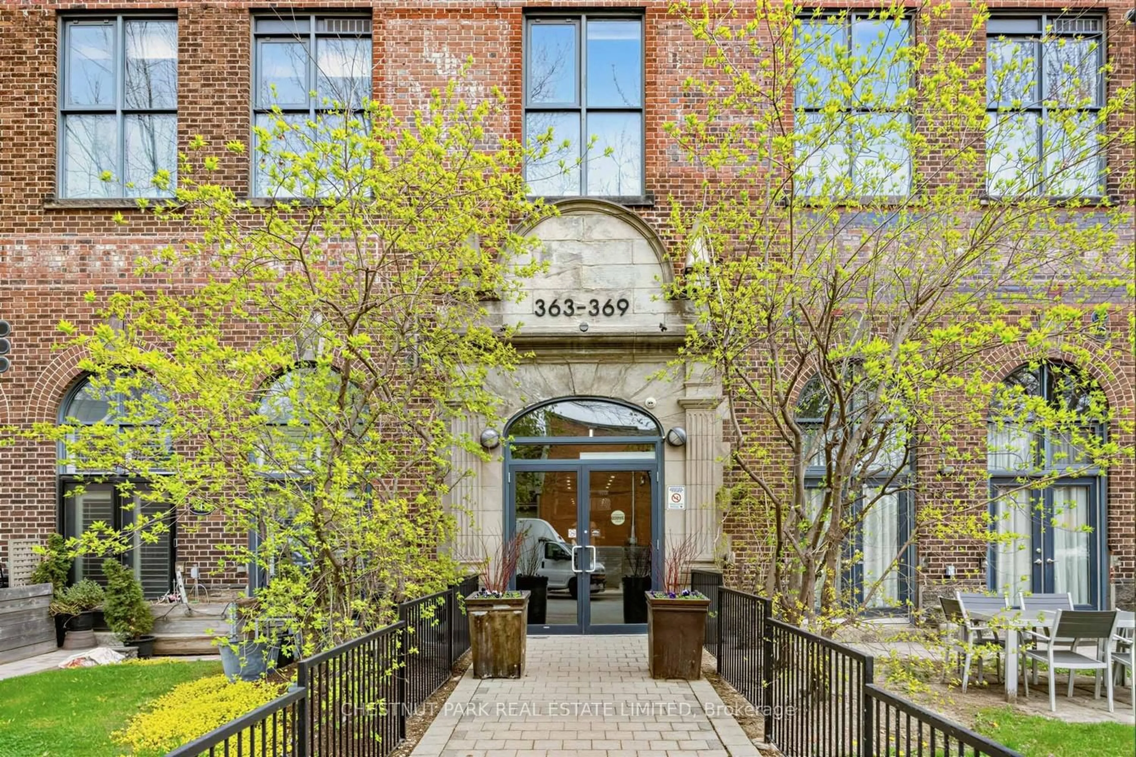 Unknown for 363 Sorauren Ave #301, Toronto Ontario M6R 3C1