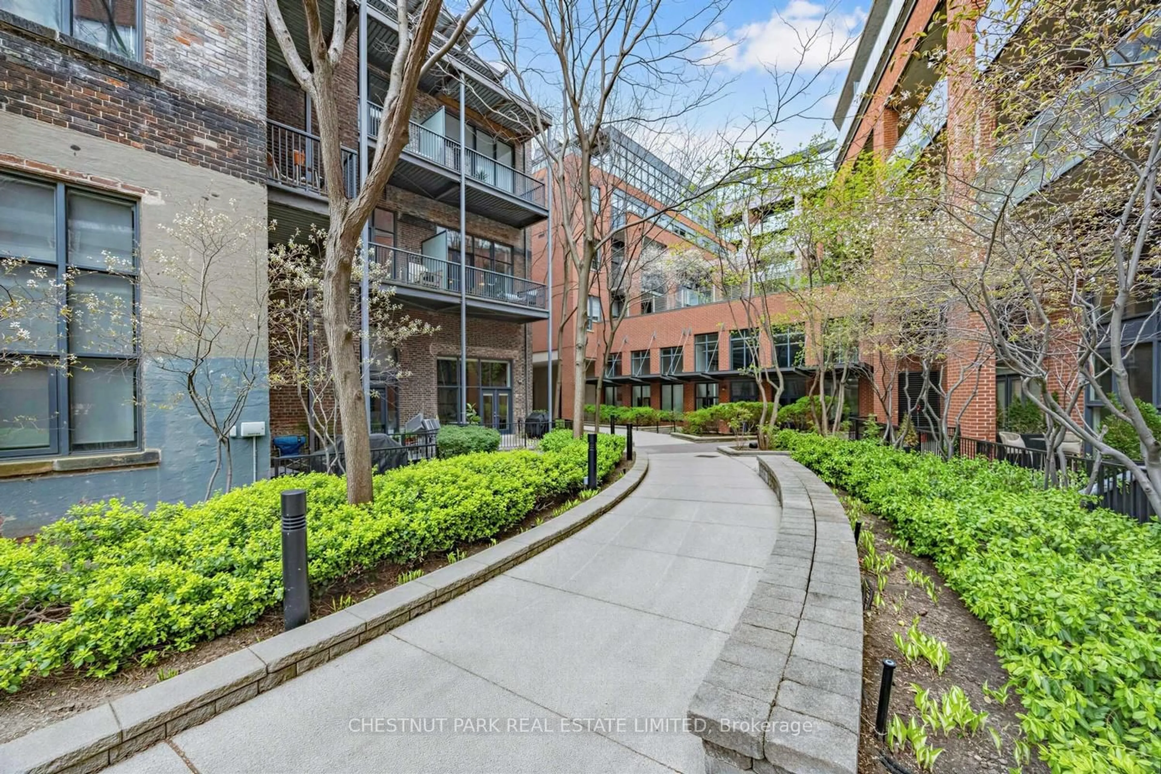 Patio, street for 363 Sorauren Ave #301, Toronto Ontario M6R 3C1