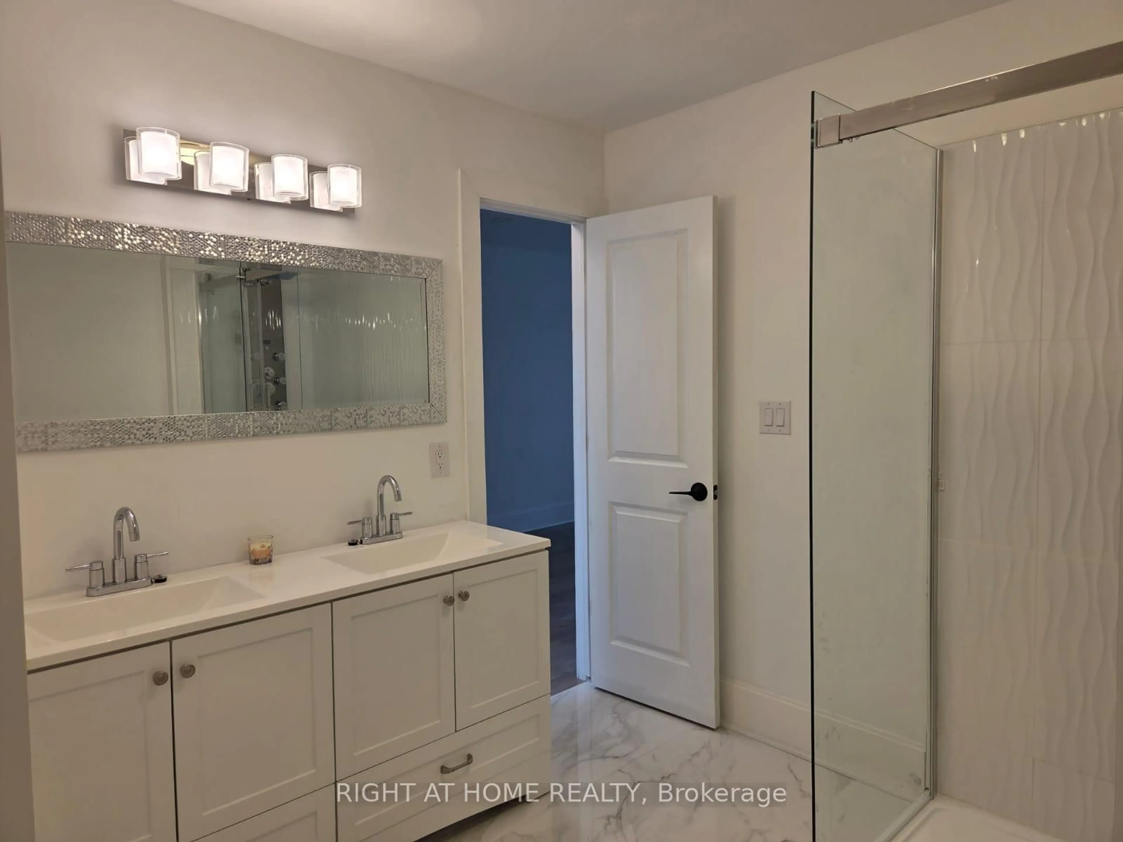 Standard bathroom, ceramic/tile floor for 21B Roseland Dr, Toronto Ontario M8W 1Y3