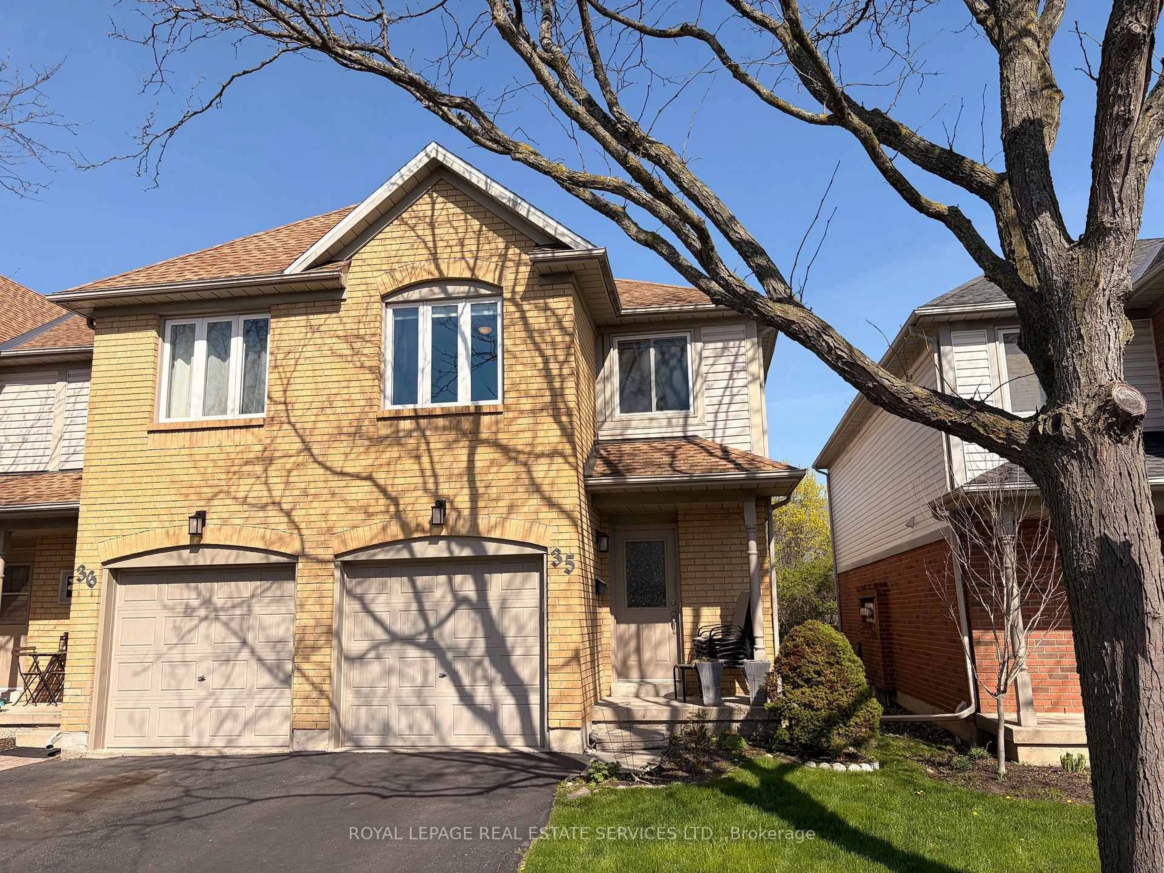 Home with vinyl exterior material, street for 2920 Headon Forest Dr #35, Burlington Ontario L7M 4H1