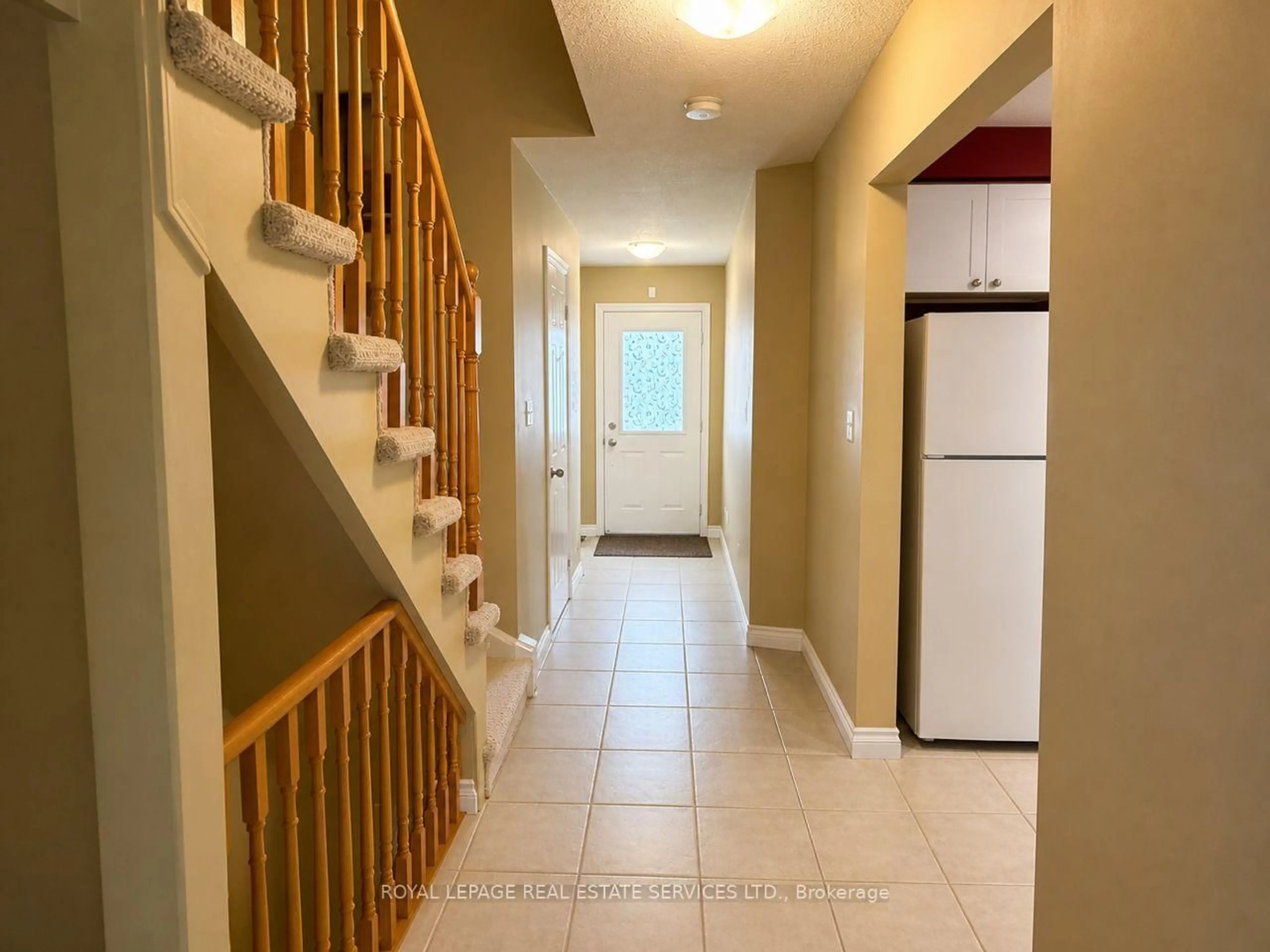 Indoor entryway for 2920 Headon Forest Dr #35, Burlington Ontario L7M 4H1