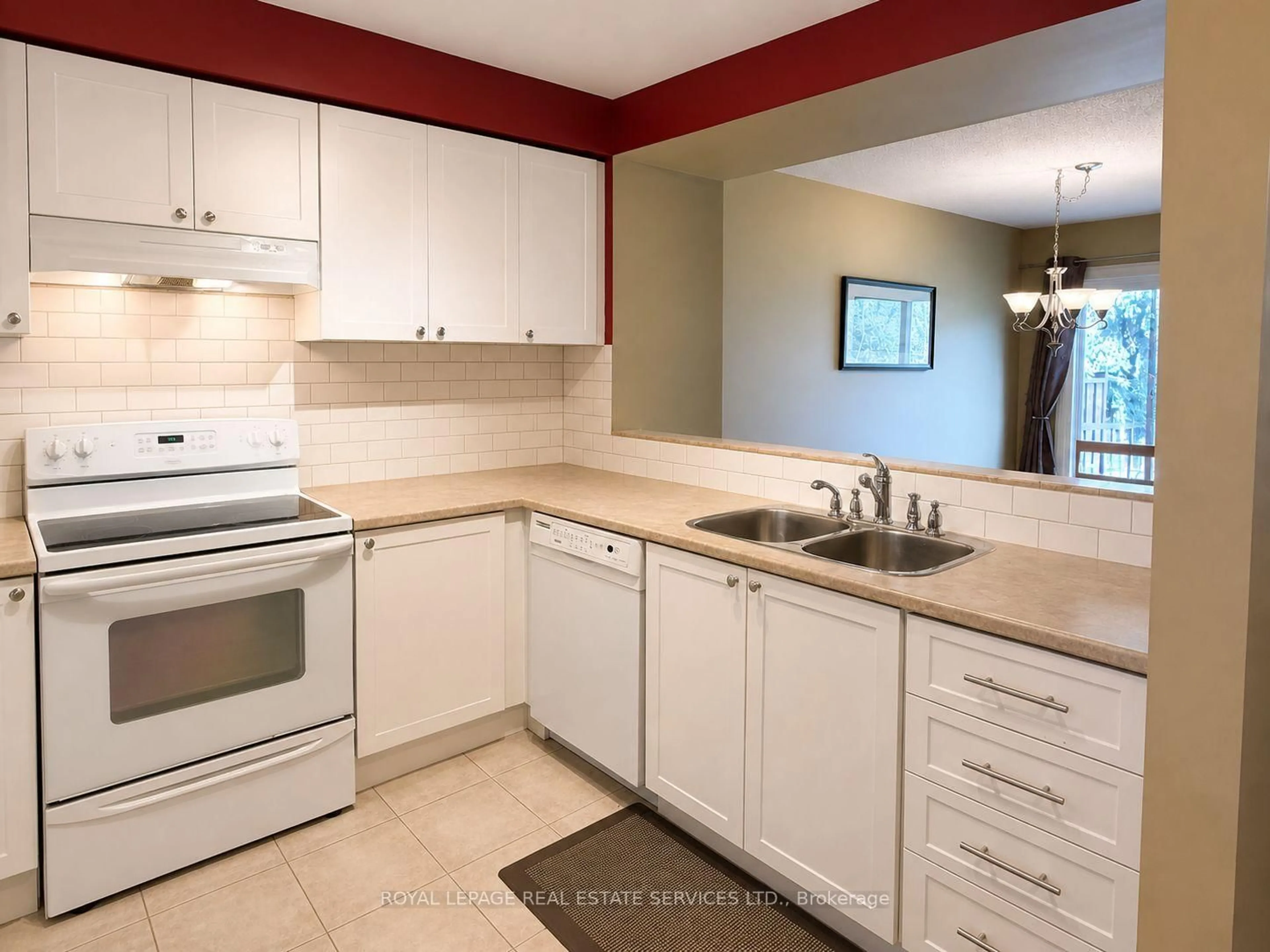 Standard kitchen, ceramic/tile floor for 2920 Headon Forest Dr #35, Burlington Ontario L7M 4H1