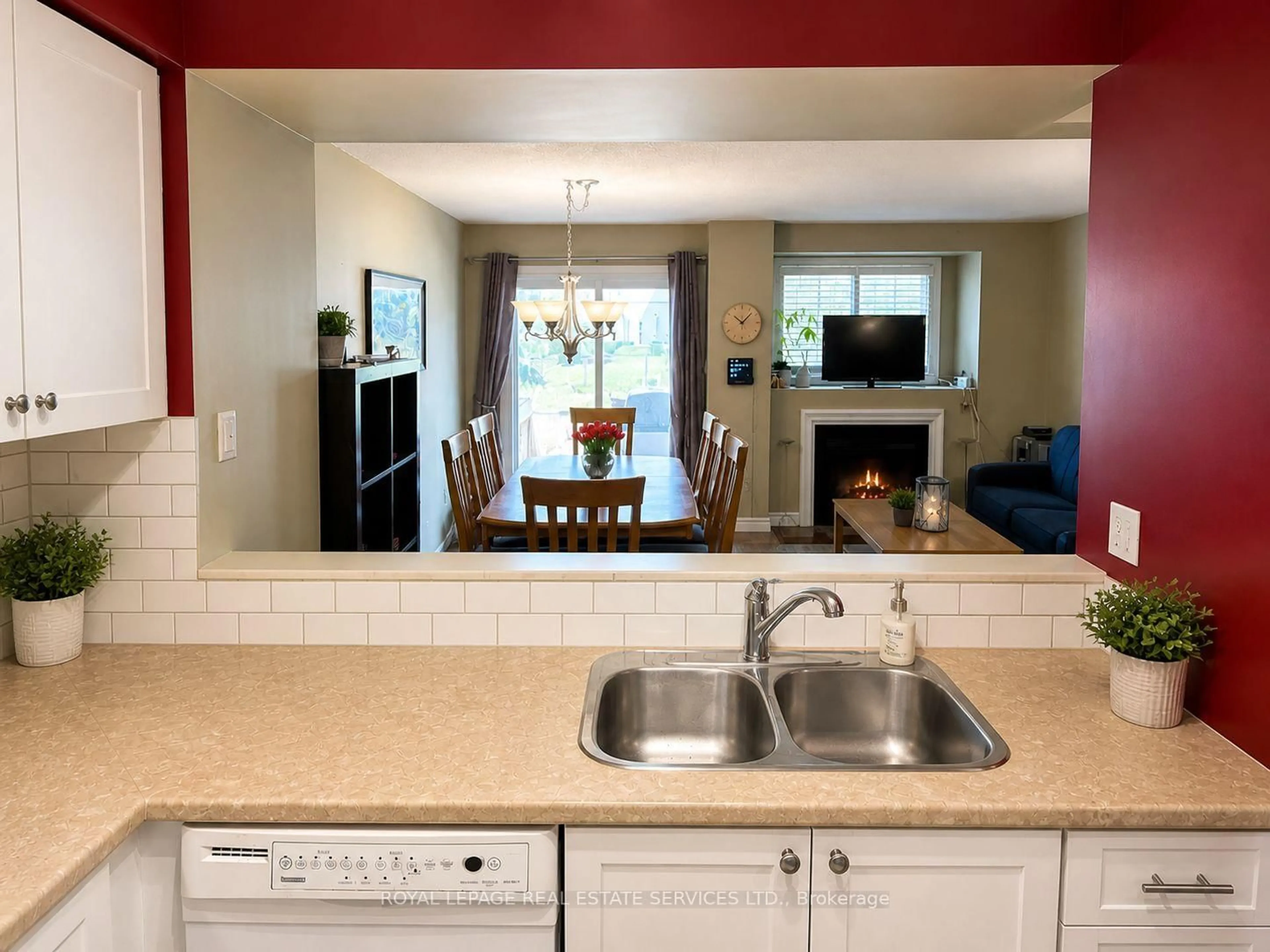 Open concept kitchen, ceramic/tile floor for 2920 Headon Forest Dr #35, Burlington Ontario L7M 4H1
