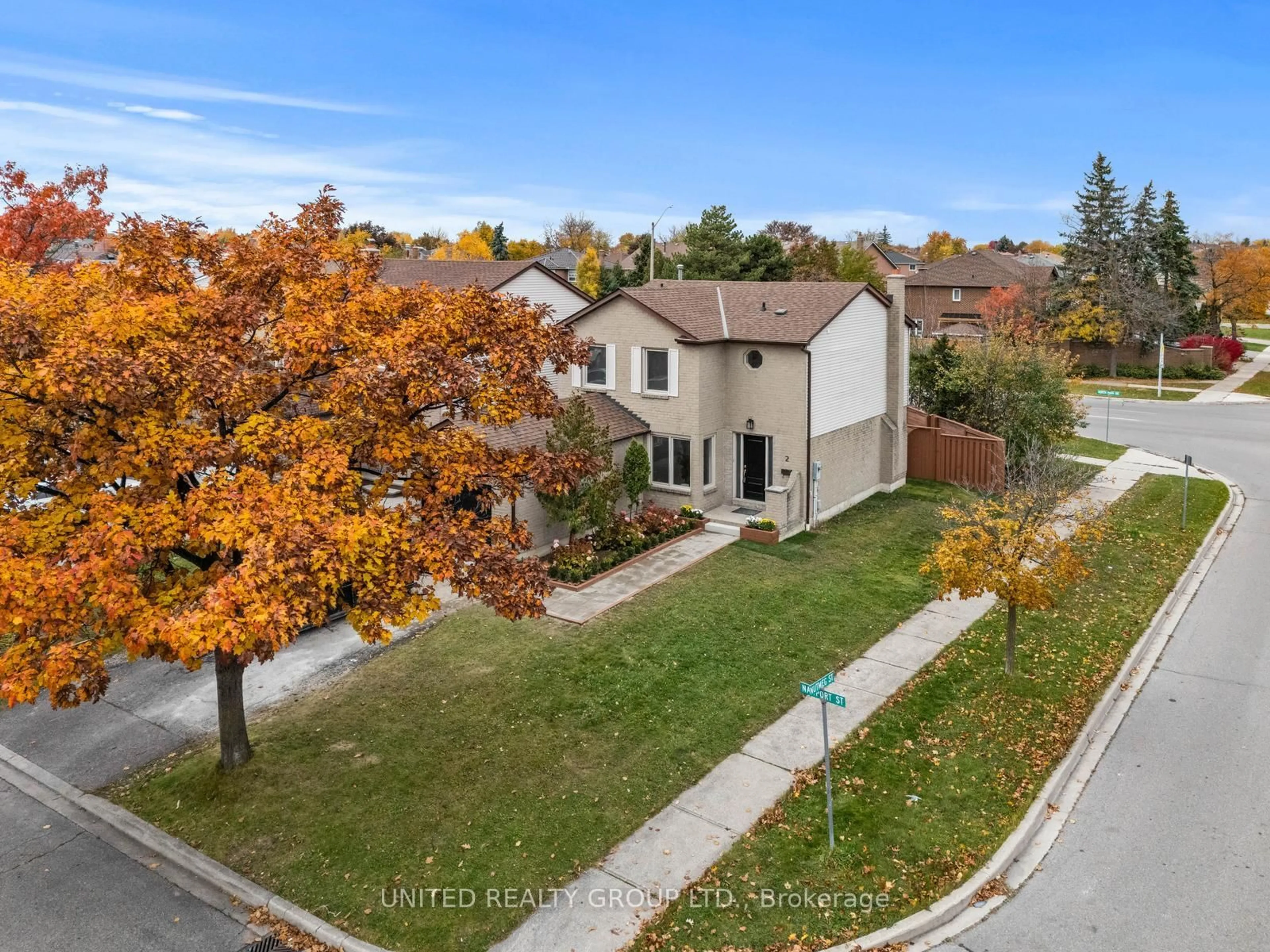 A pic from outside/outdoor area/front of a property/back of a property/a pic from drone, street for 2 Nanport St, Brampton Ontario L6S 4A3