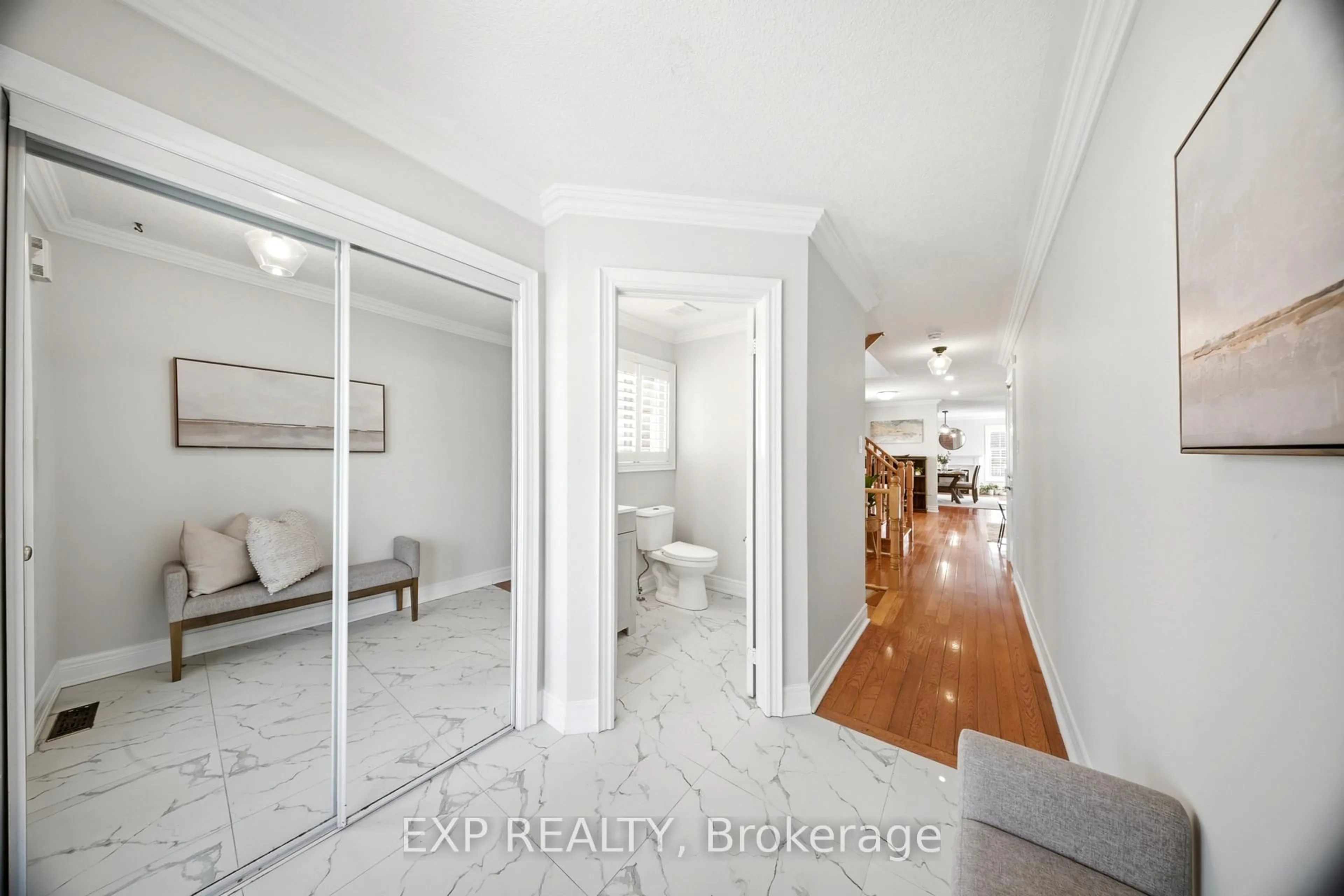 Indoor entryway for 1011 Donnelly St, Milton Ontario L9T 0A1