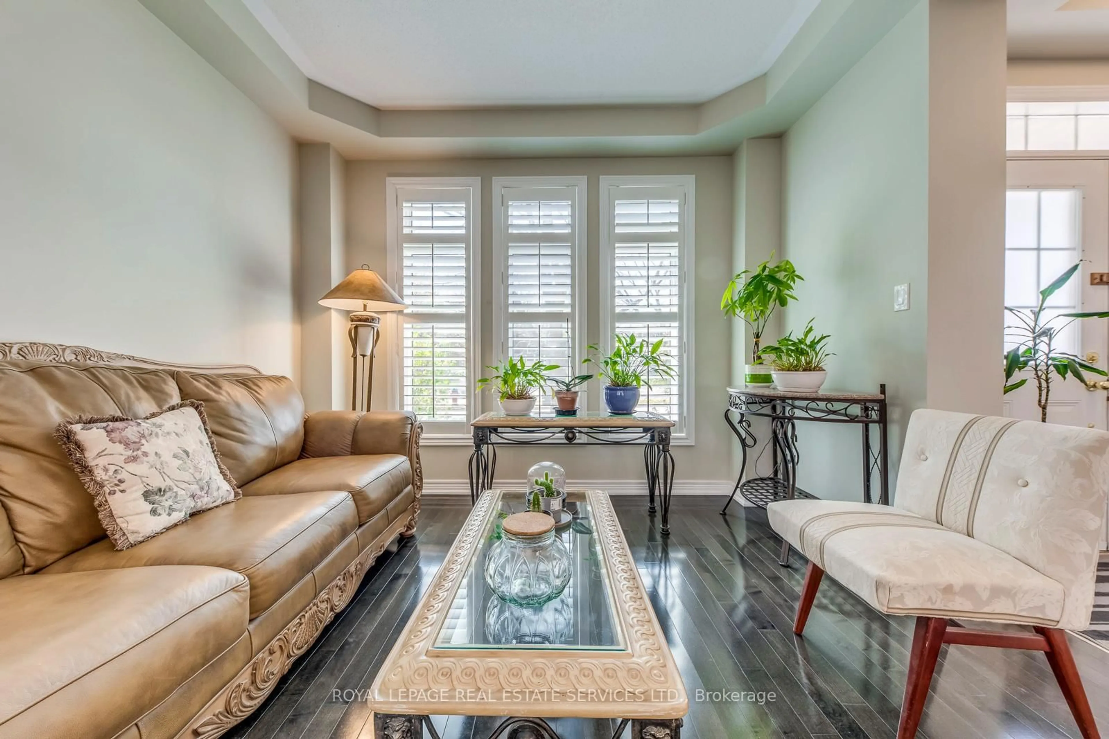Living room with furniture, unknown for 431 Burloak Dr, Oakville Ontario L6L 6W8