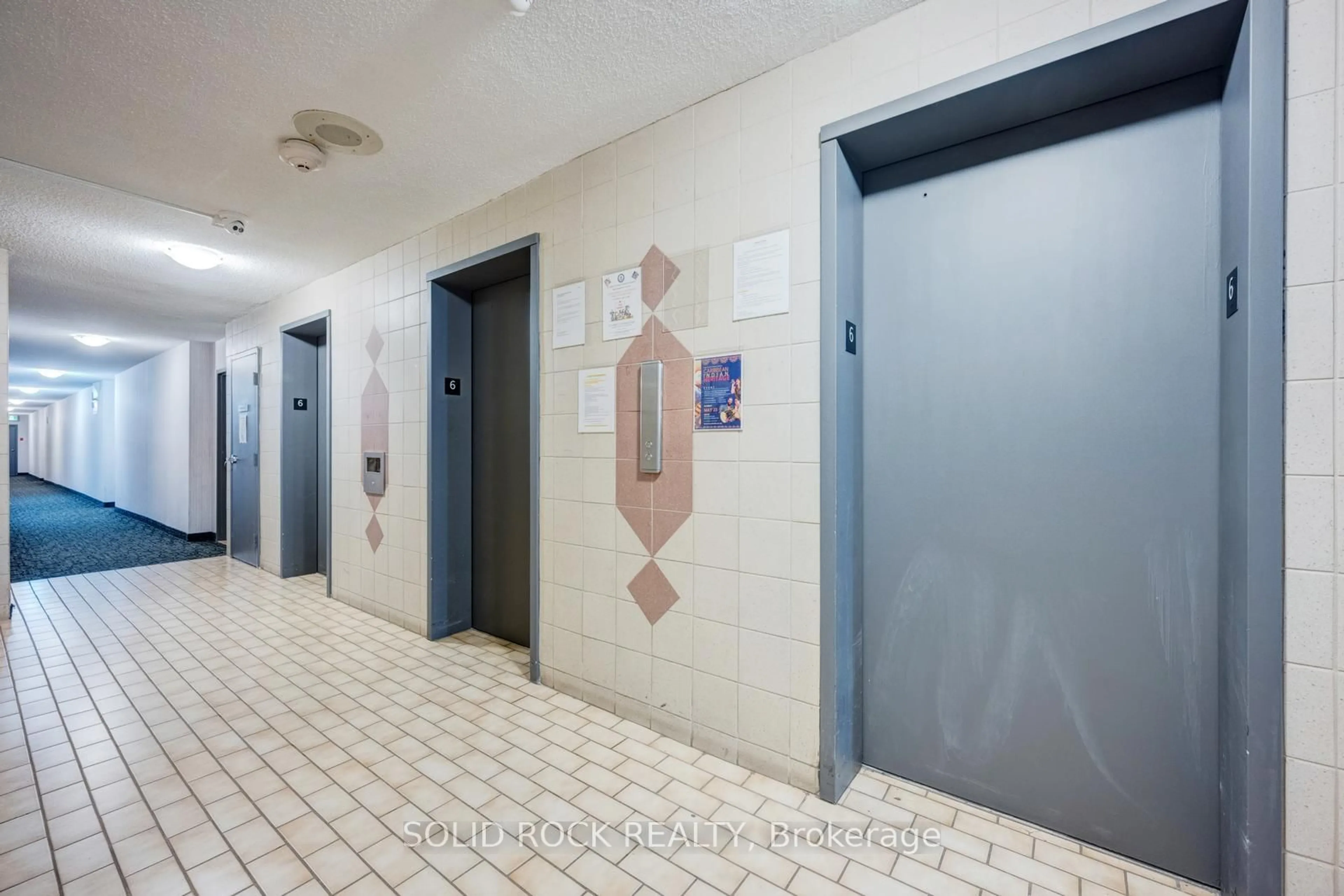 Indoor foyer for 4 Lisa St #610, Brampton Ontario L6T 4B6