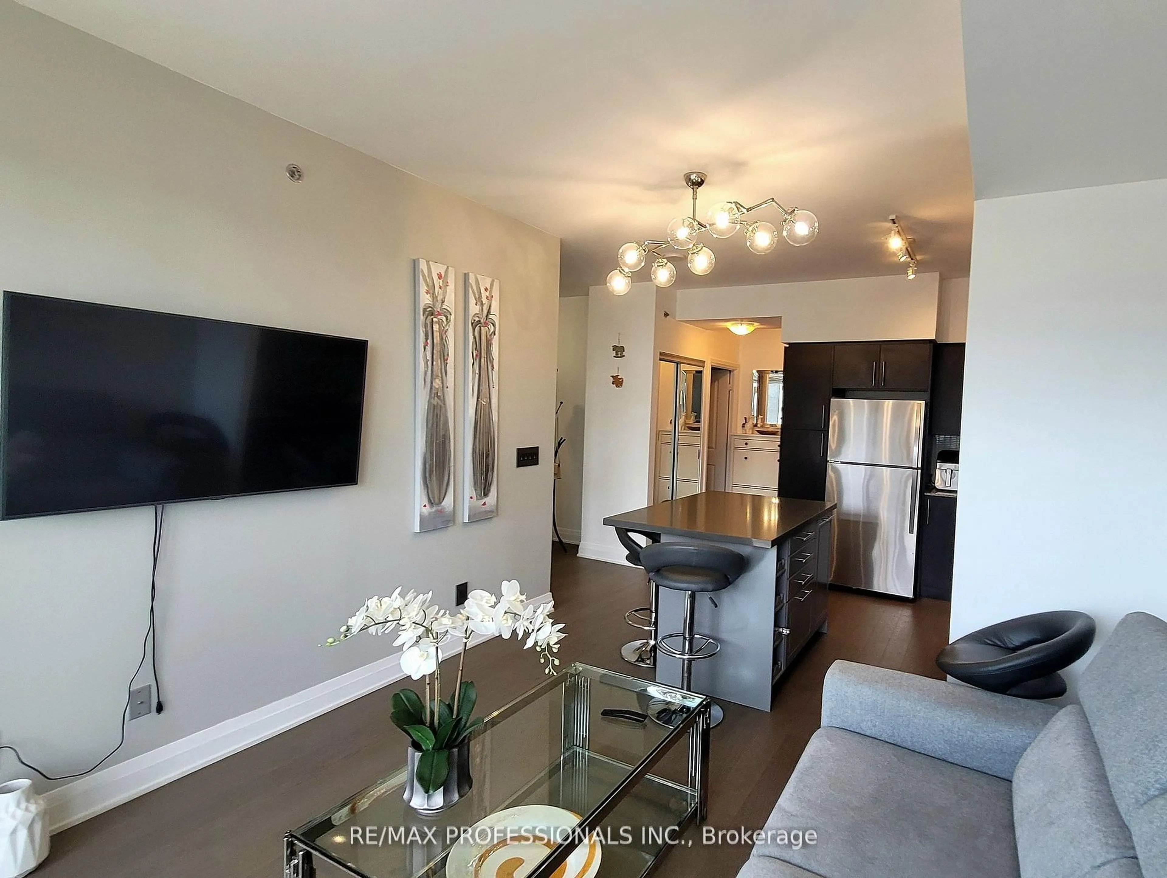 Living room with furniture, unknown for 55 Speers Rd #708, Oakville Ontario L6K 0H9
