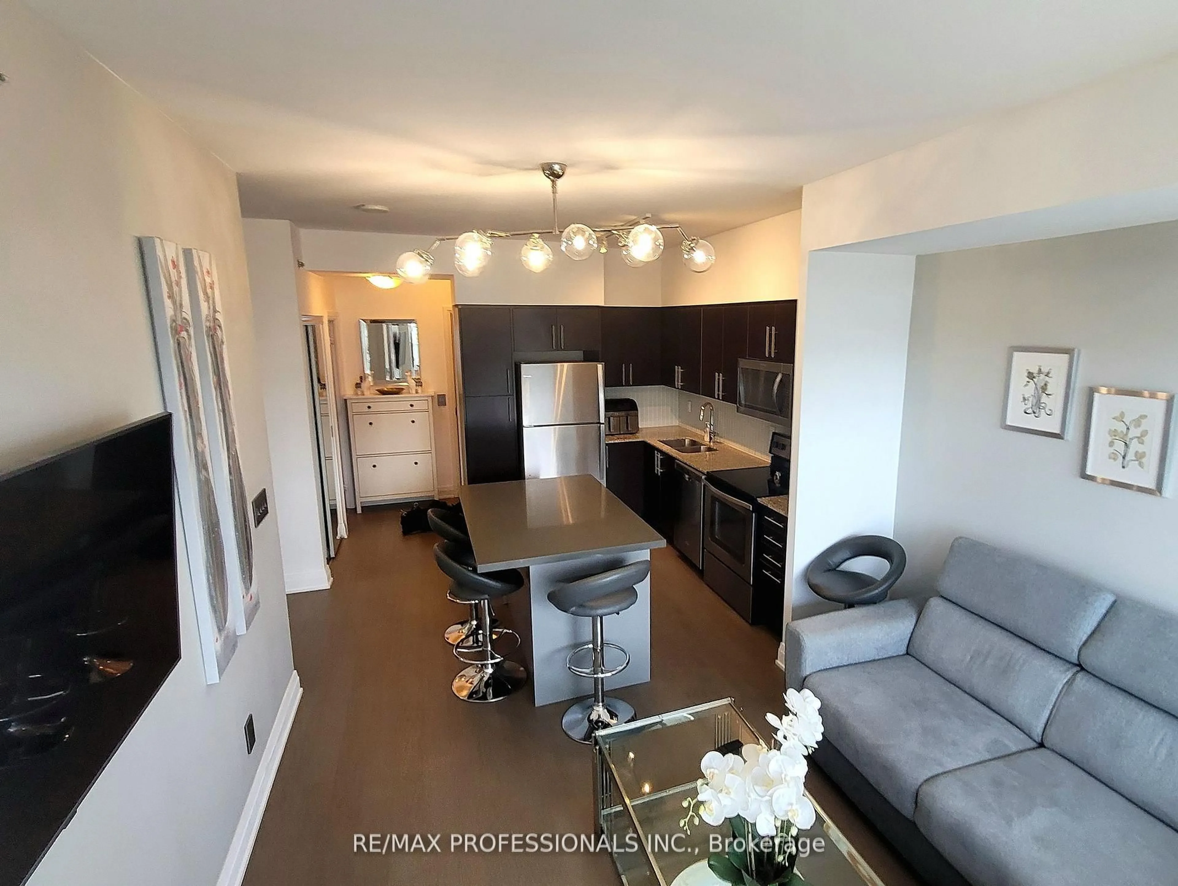 A pic of a room for 55 Speers Rd #708, Oakville Ontario L6K 0H9