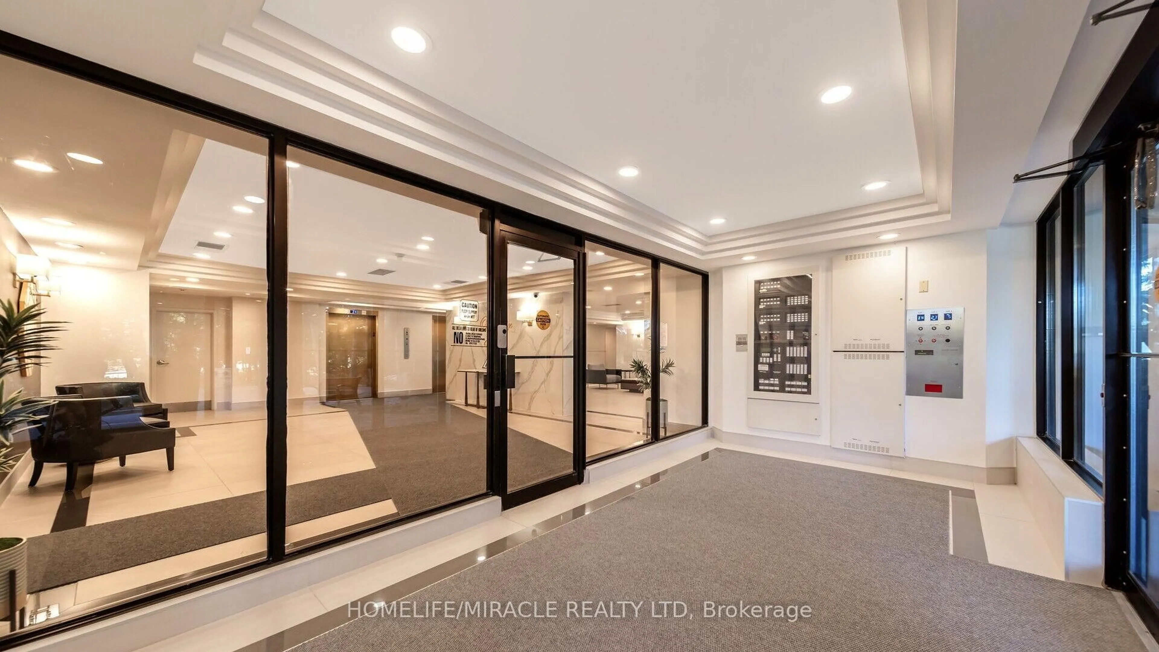 Indoor foyer for 22 Hanover Rd #510, Brampton Ontario L6S 5K7
