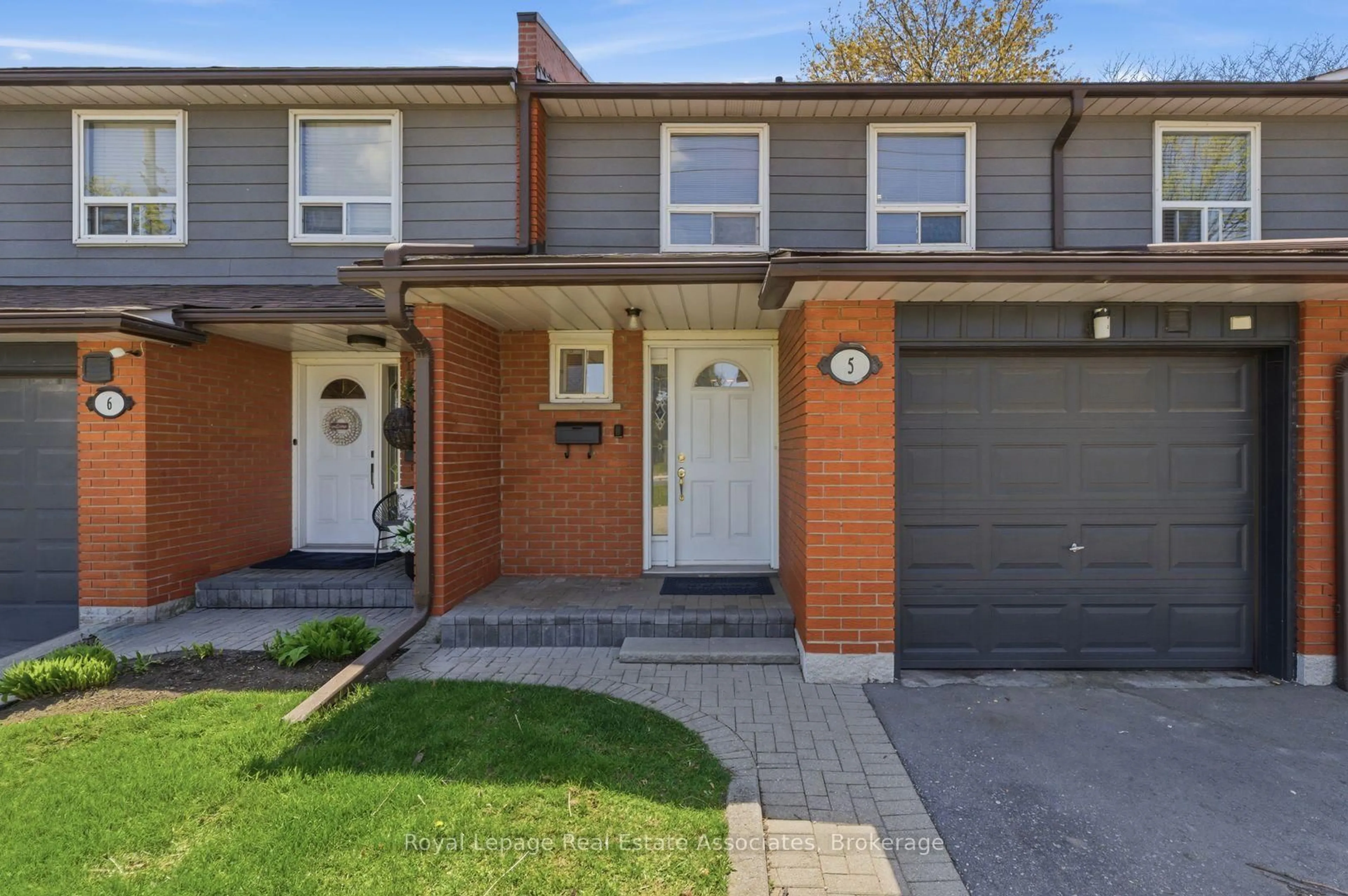 Home with brick exterior material, street for 1616 Haig Blvd #5, Mississauga Ontario L5E 3C9