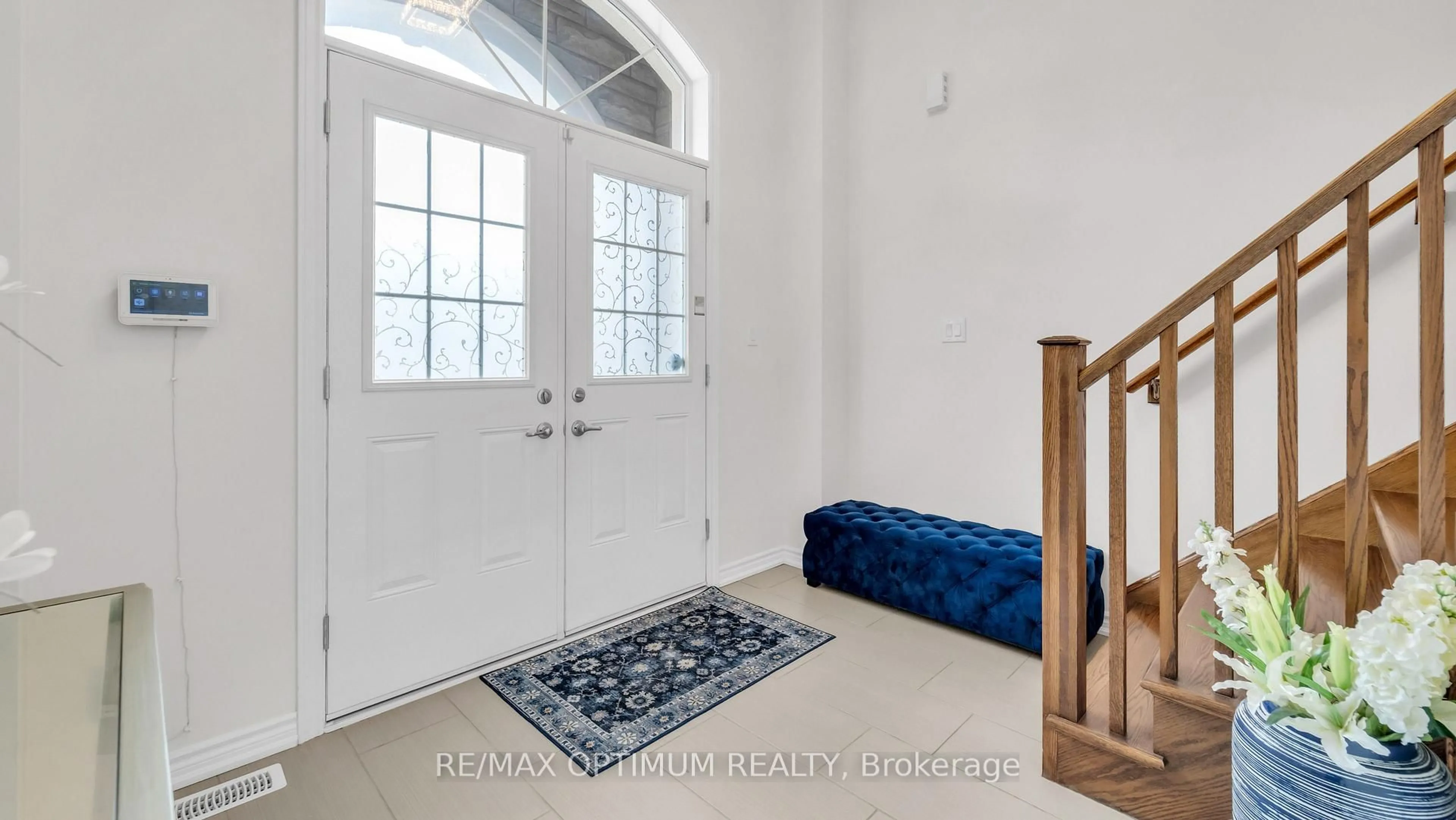 Indoor entryway for 450 Brisdale Dr, Brampton Ontario L7A 4J4