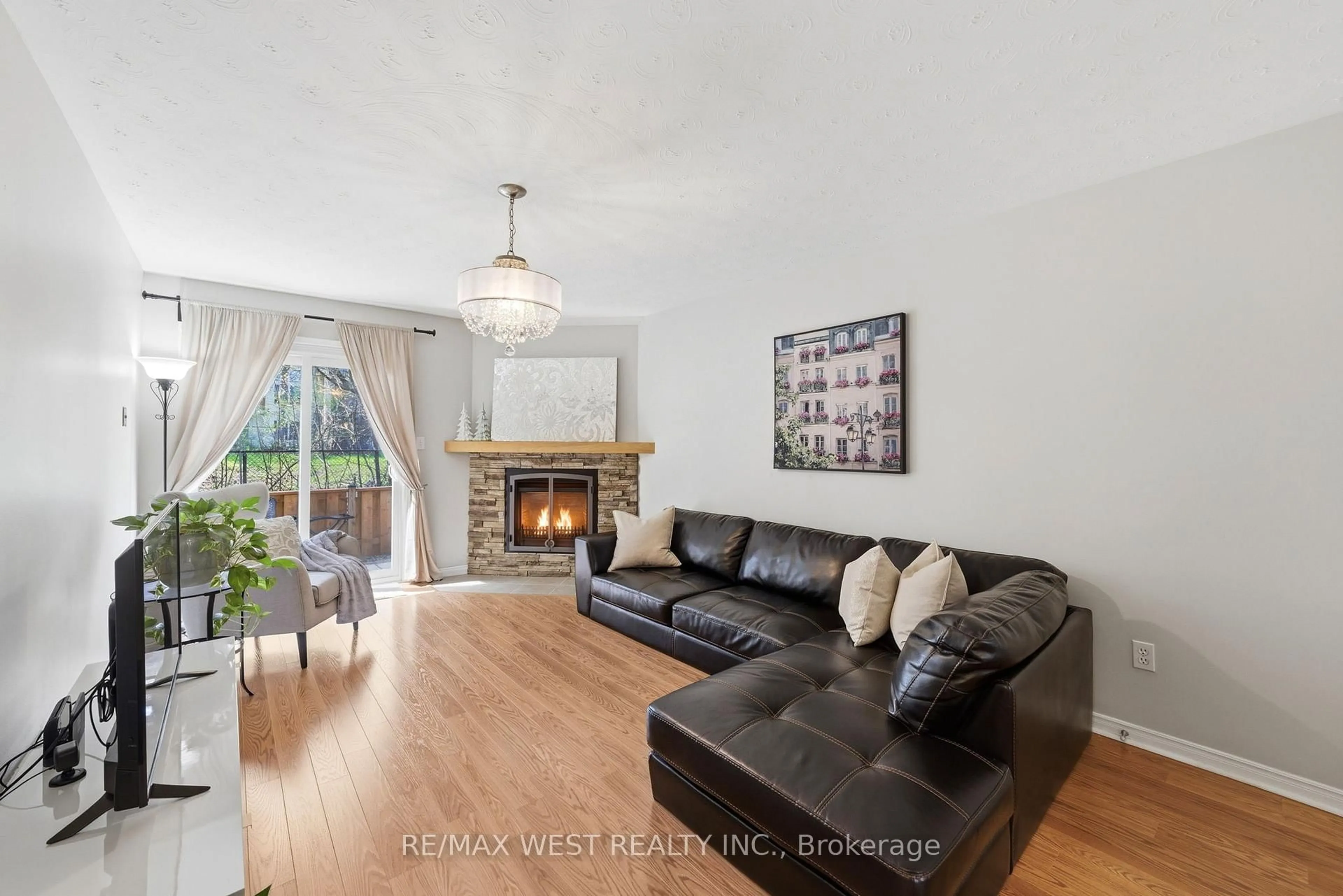Living room with furniture, wood/laminate floor for 1205 Lambs Crt #15, Burlington Ontario L7S 2G5