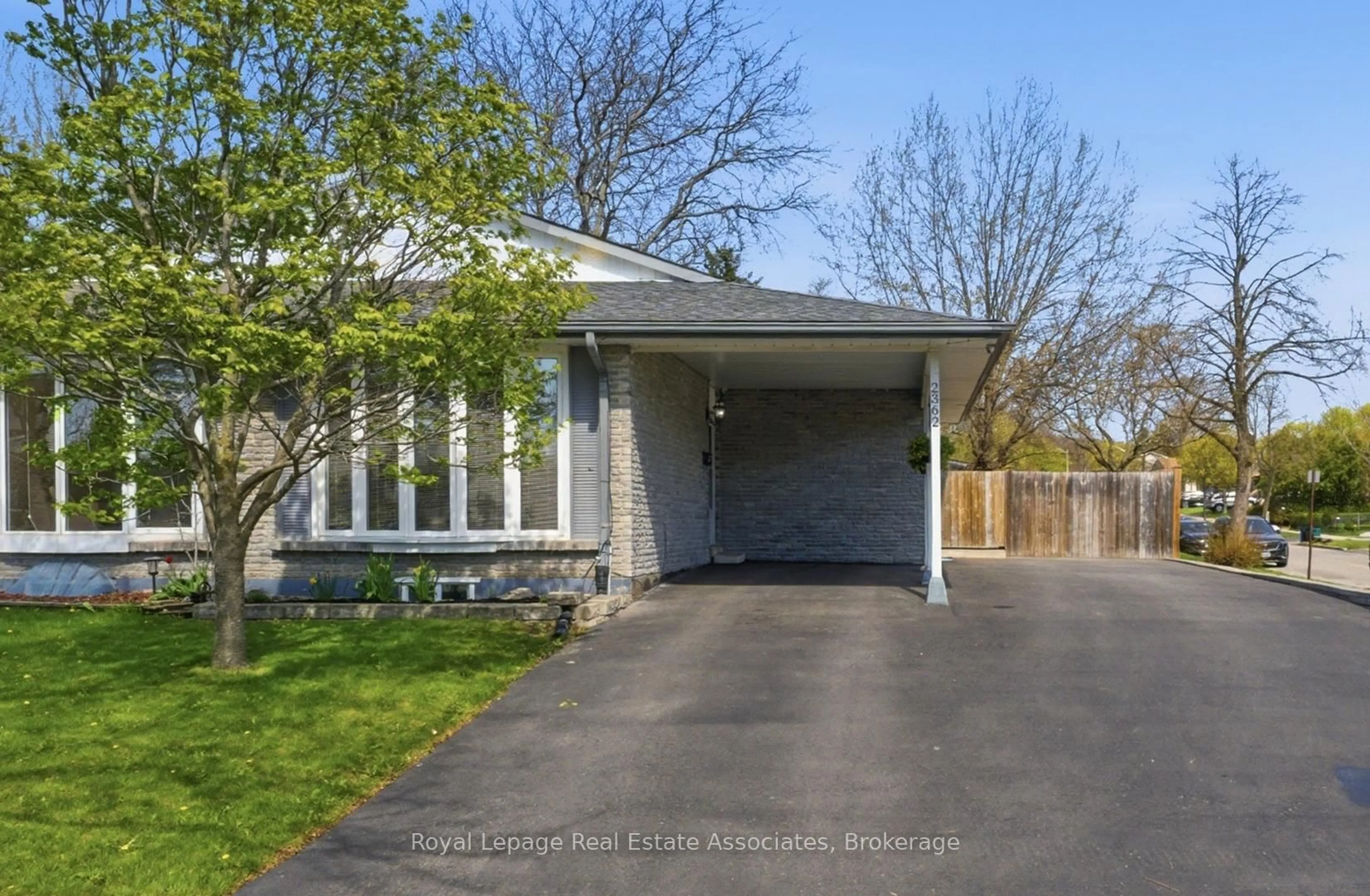 Unknown for 2362 Greenbank Tr, Burlington Ontario L7P 3S8