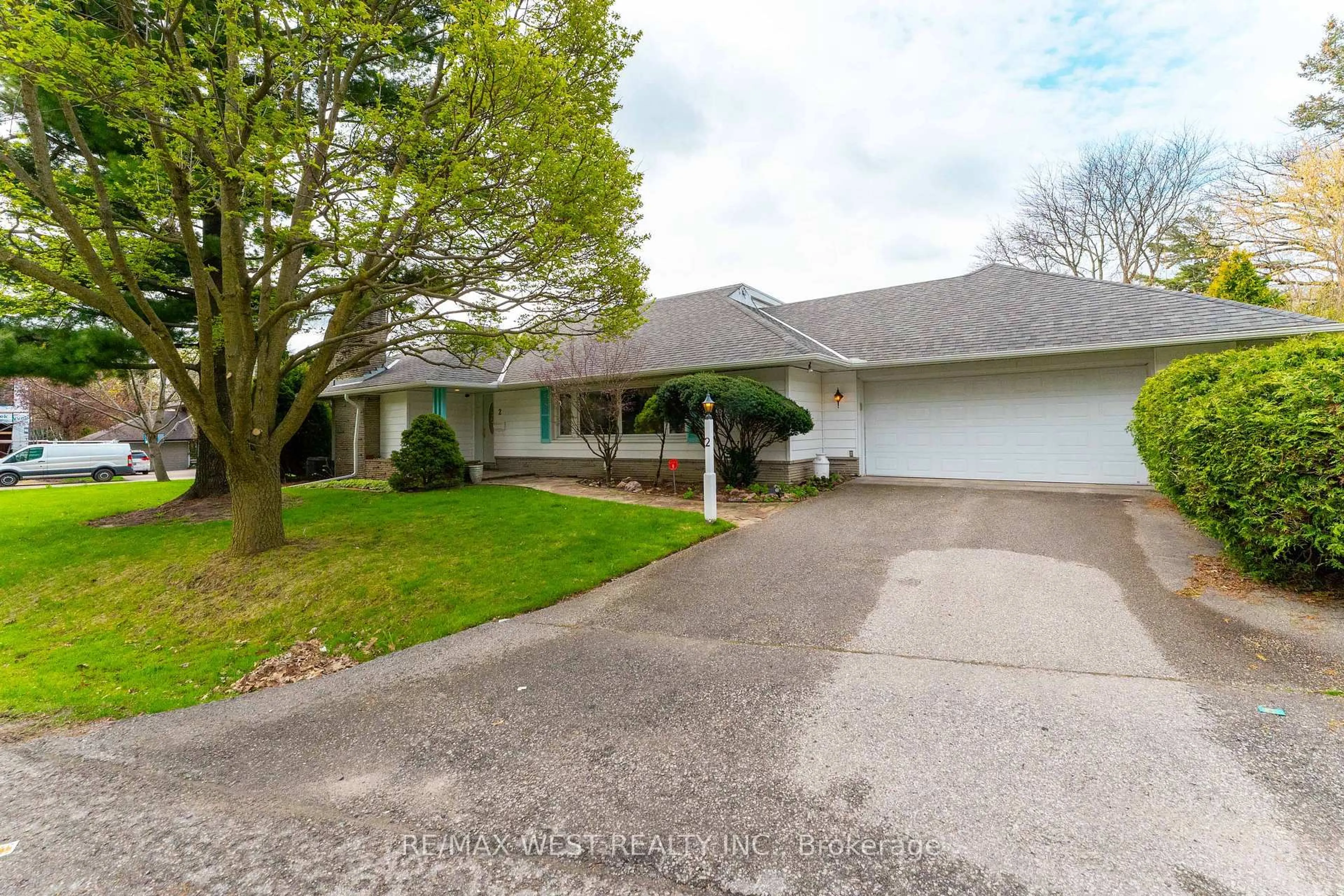 A pic from outside/outdoor area/front of a property/back of a property/a pic from drone, street for 2 Greenford Rd, Toronto Ontario M9A 3E6