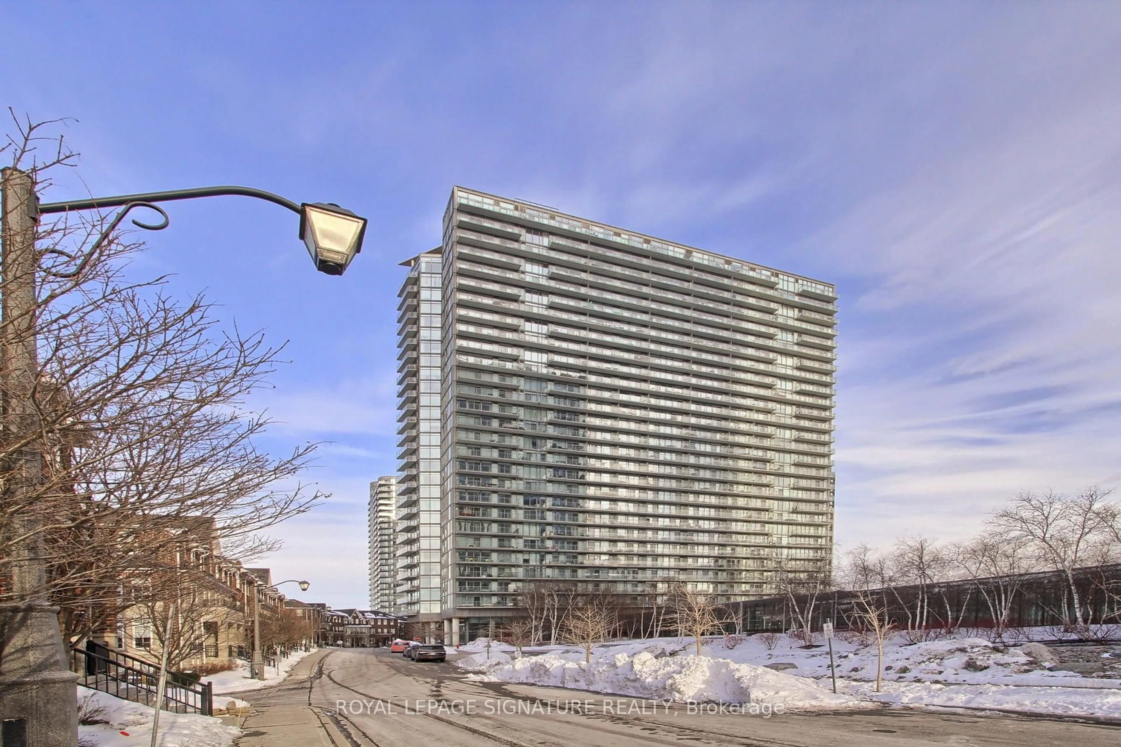 Indoor foyer for 103 The Queensway #1511, Toronto Ontario M6S 5B4