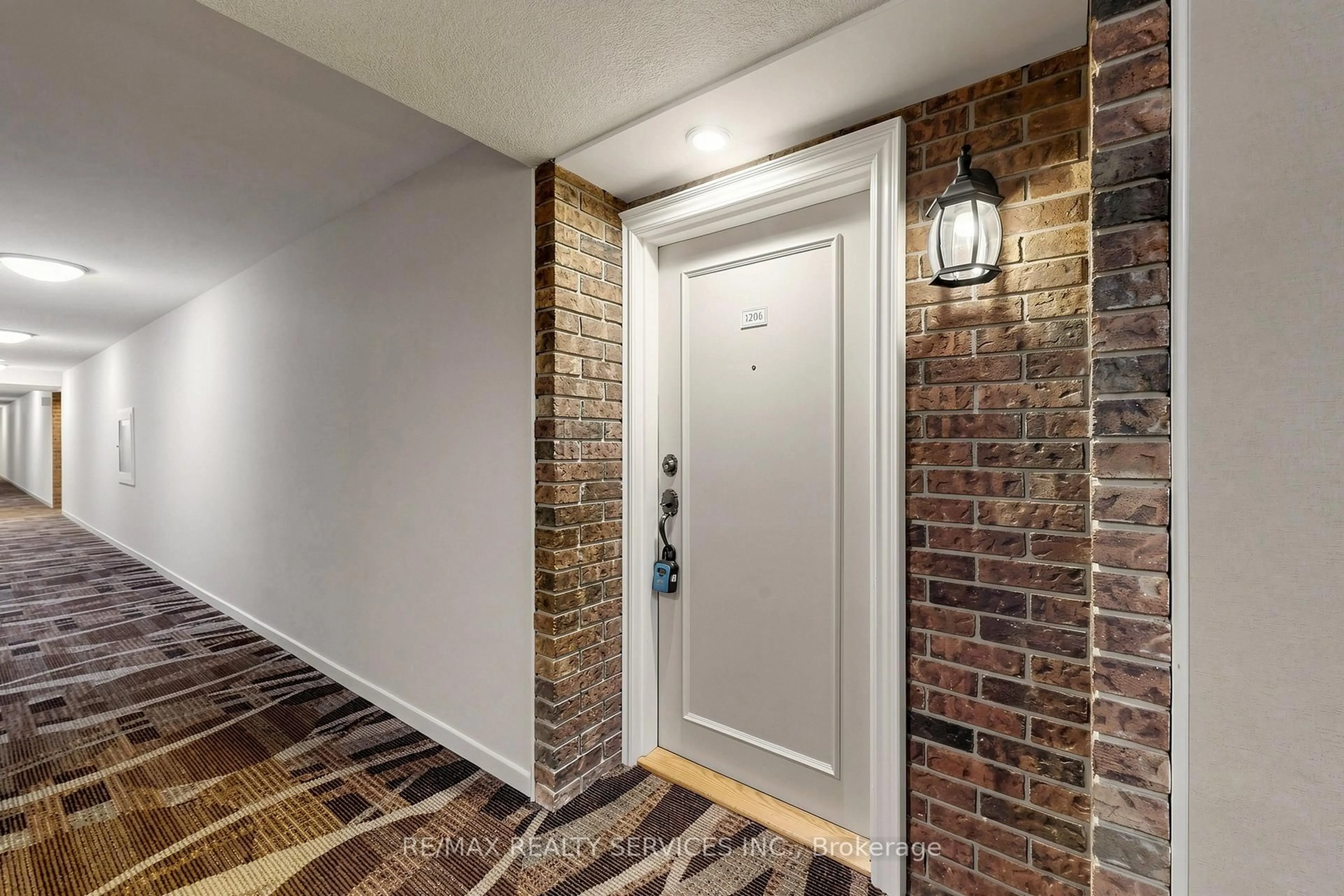 Indoor entryway for 3 Lisa St #1206, Brampton Ontario L6T 4A2