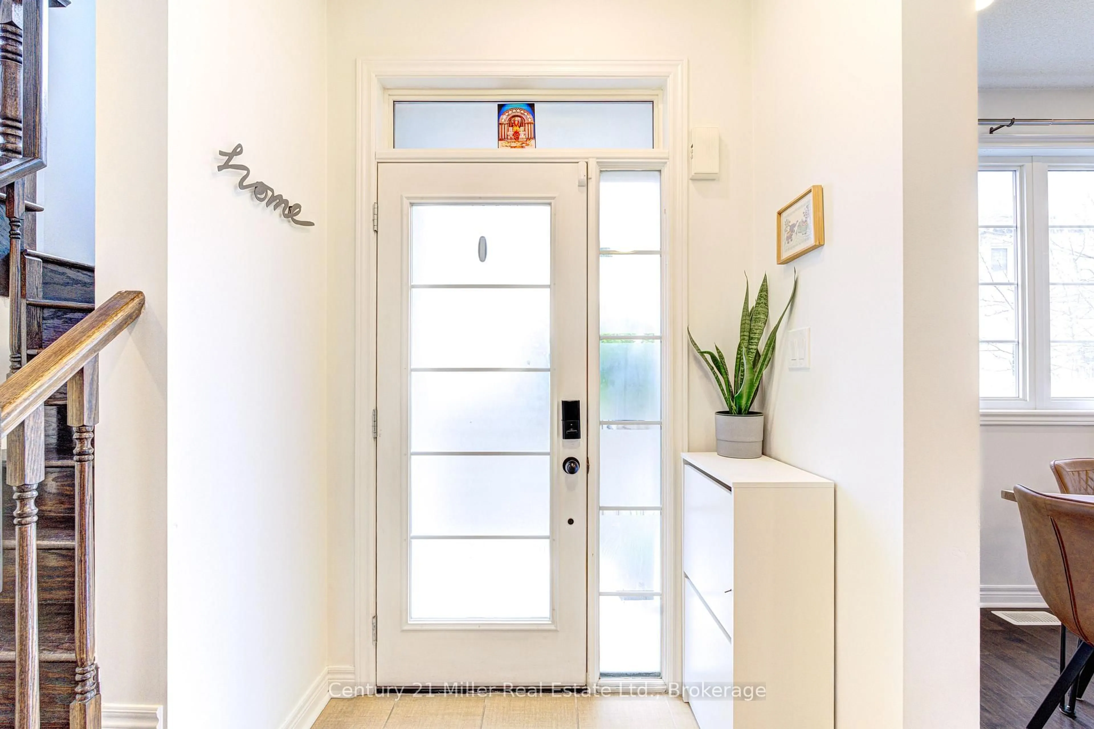 Indoor entryway for 2325 Stone Glen Cres, Oakville Ontario L6M 0C9