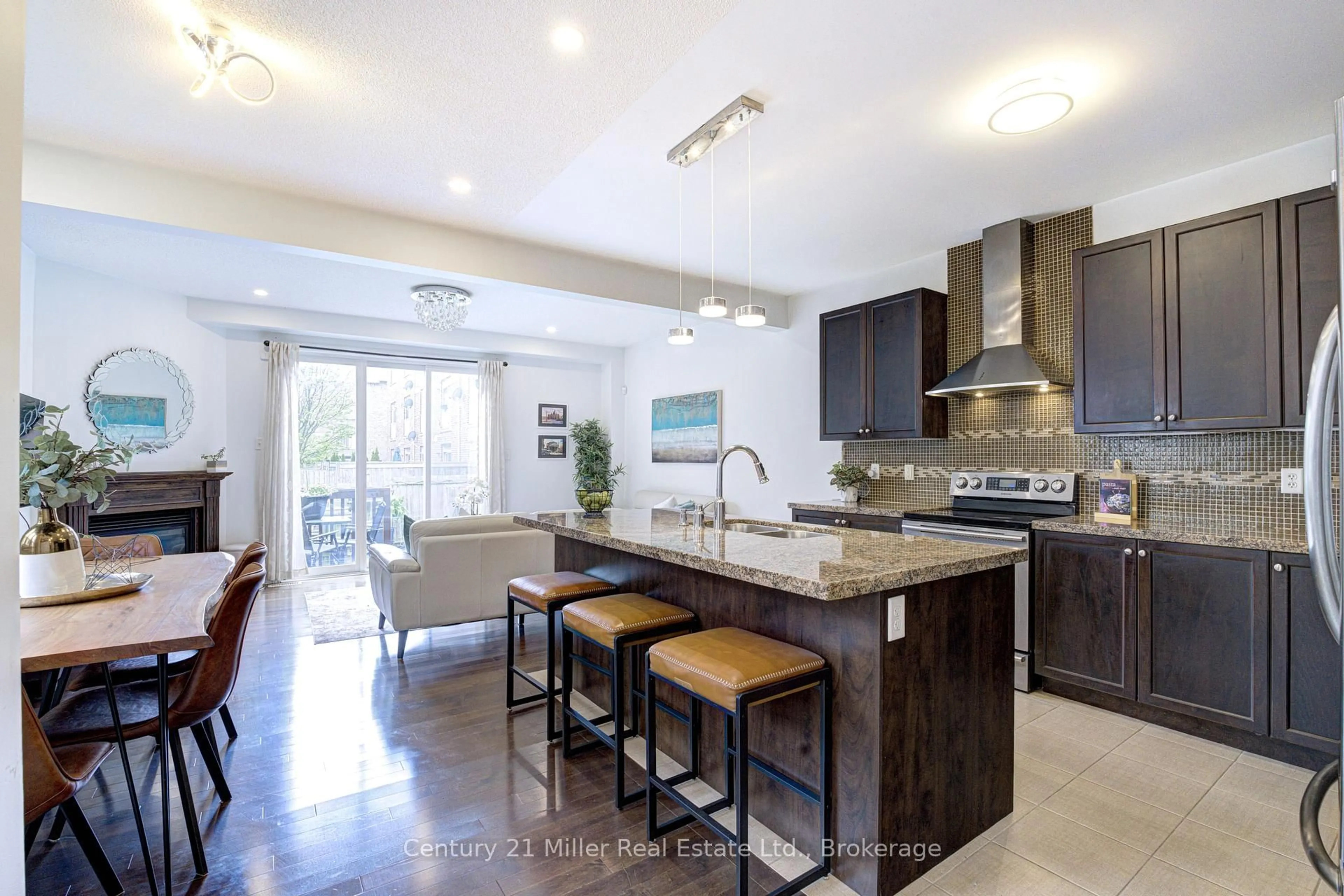 Open concept kitchen, ceramic/tile floor for 2325 Stone Glen Cres, Oakville Ontario L6M 0C9