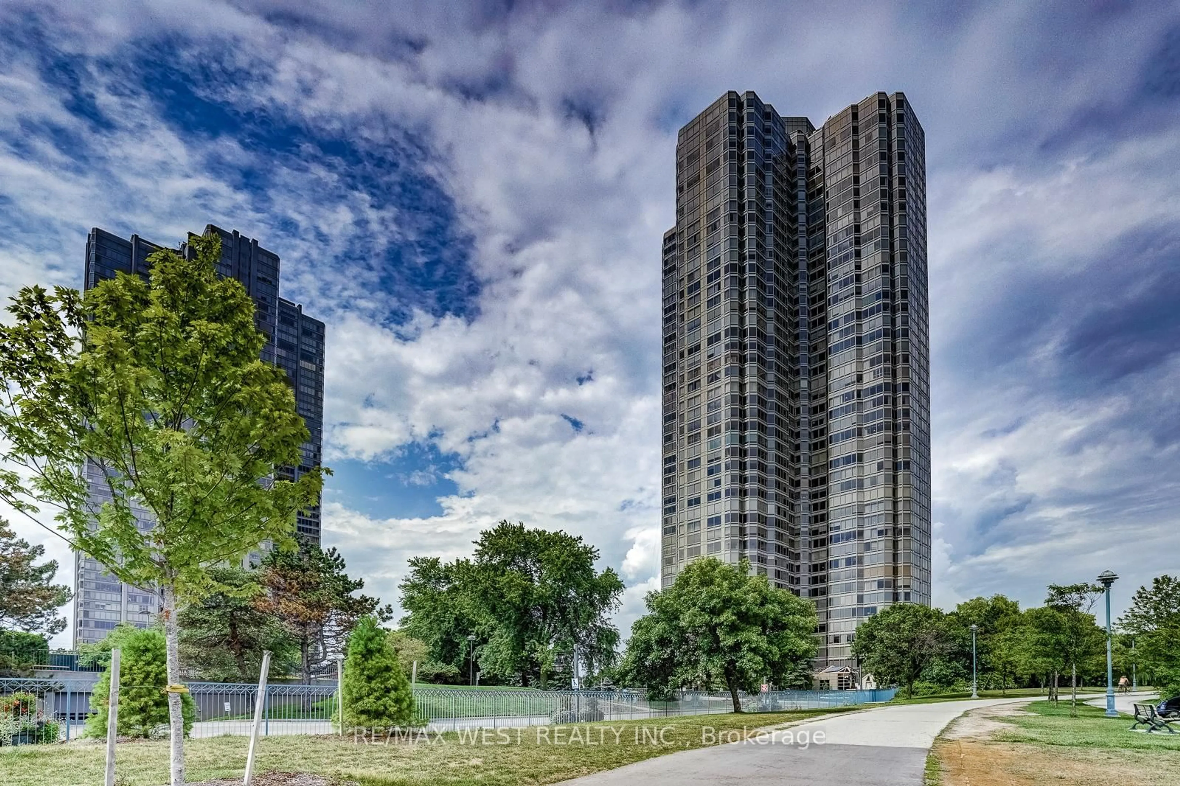 A pic from outside/outdoor area/front of a property/back of a property/a pic from drone, unknown for 1 Palace Pier Crt #2204, Toronto Ontario M8V 3W9
