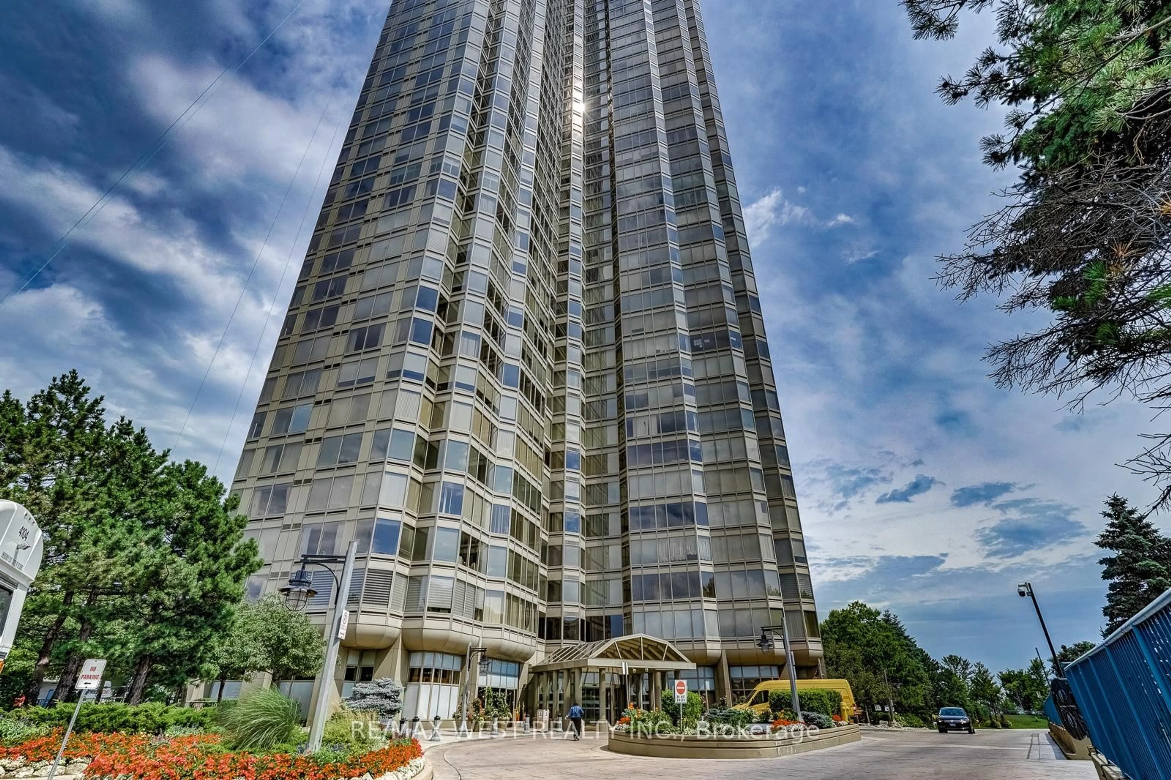 Indoor foyer for 1 Palace Pier Crt #2204, Toronto Ontario M8V 3W9