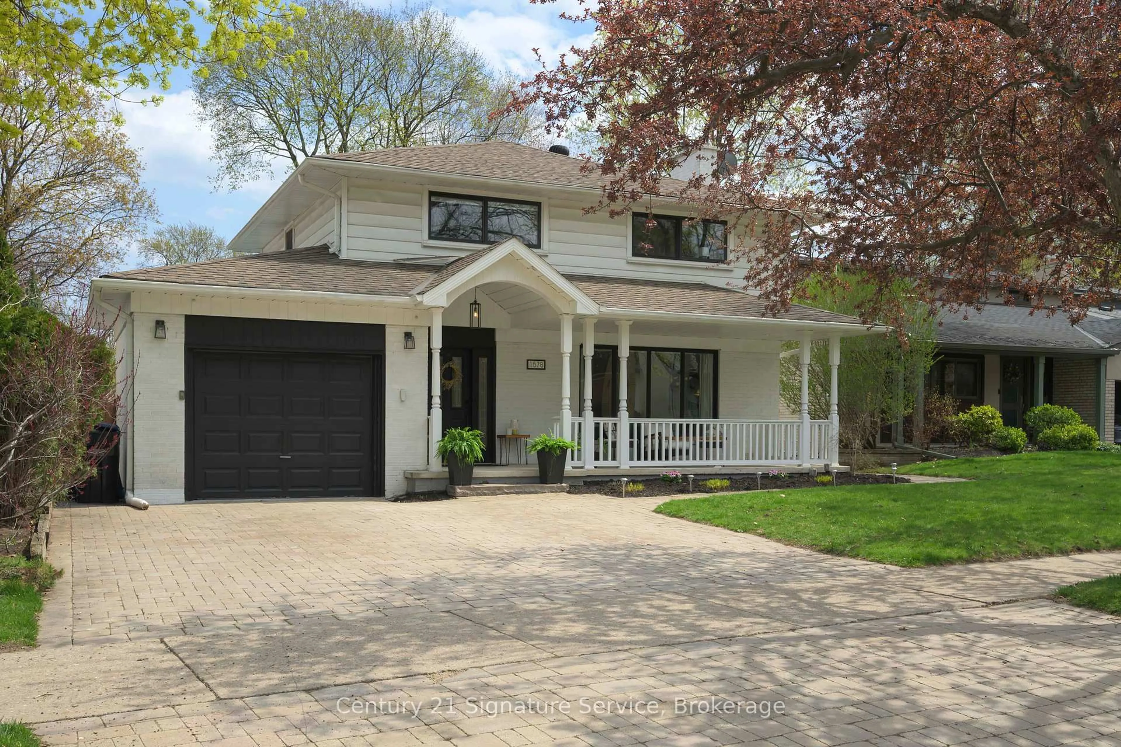 Home with vinyl exterior material, street for 1578 Sherway Dr, Mississauga Ontario L4X 1C4