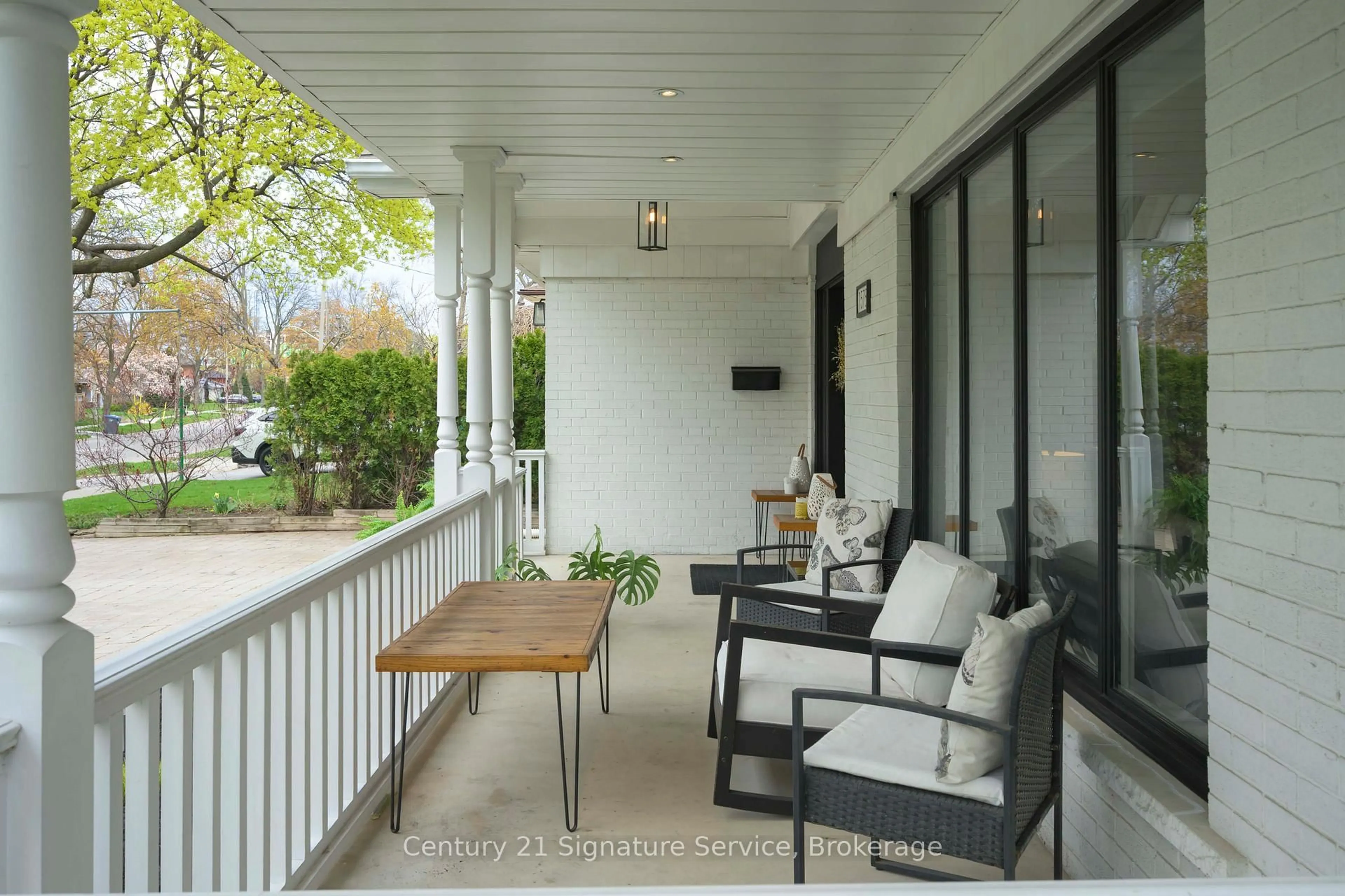 Patio, street for 1578 Sherway Dr, Mississauga Ontario L4X 1C4