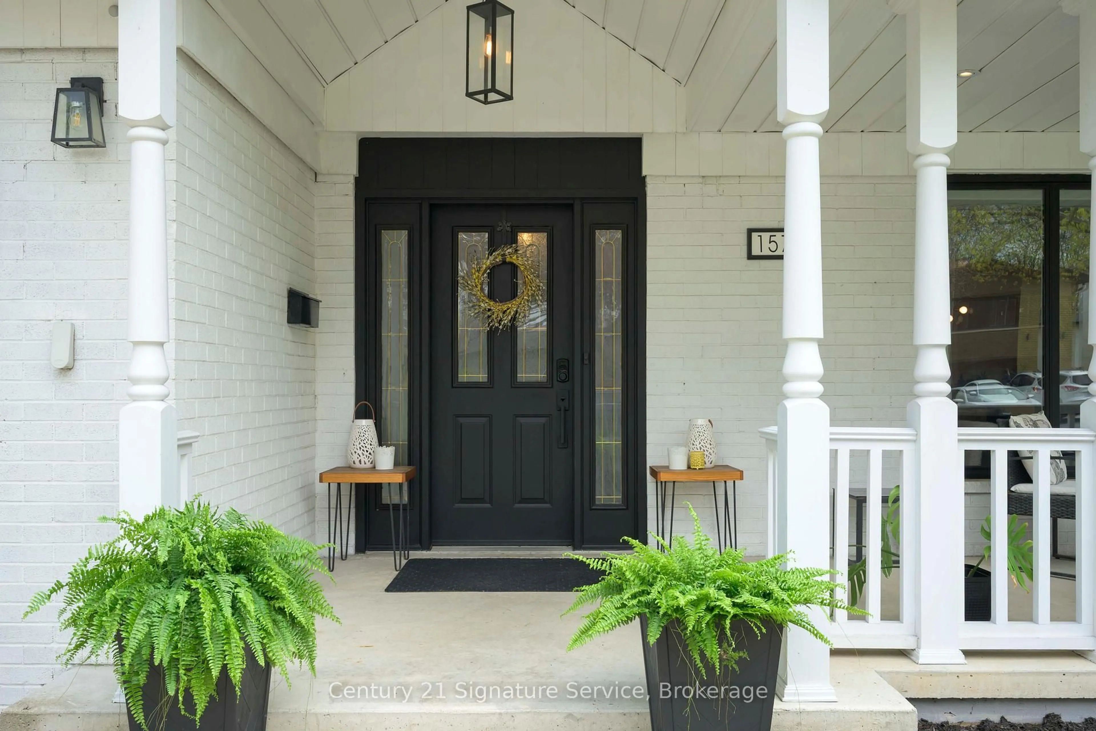 Indoor entryway for 1578 Sherway Dr, Mississauga Ontario L4X 1C4