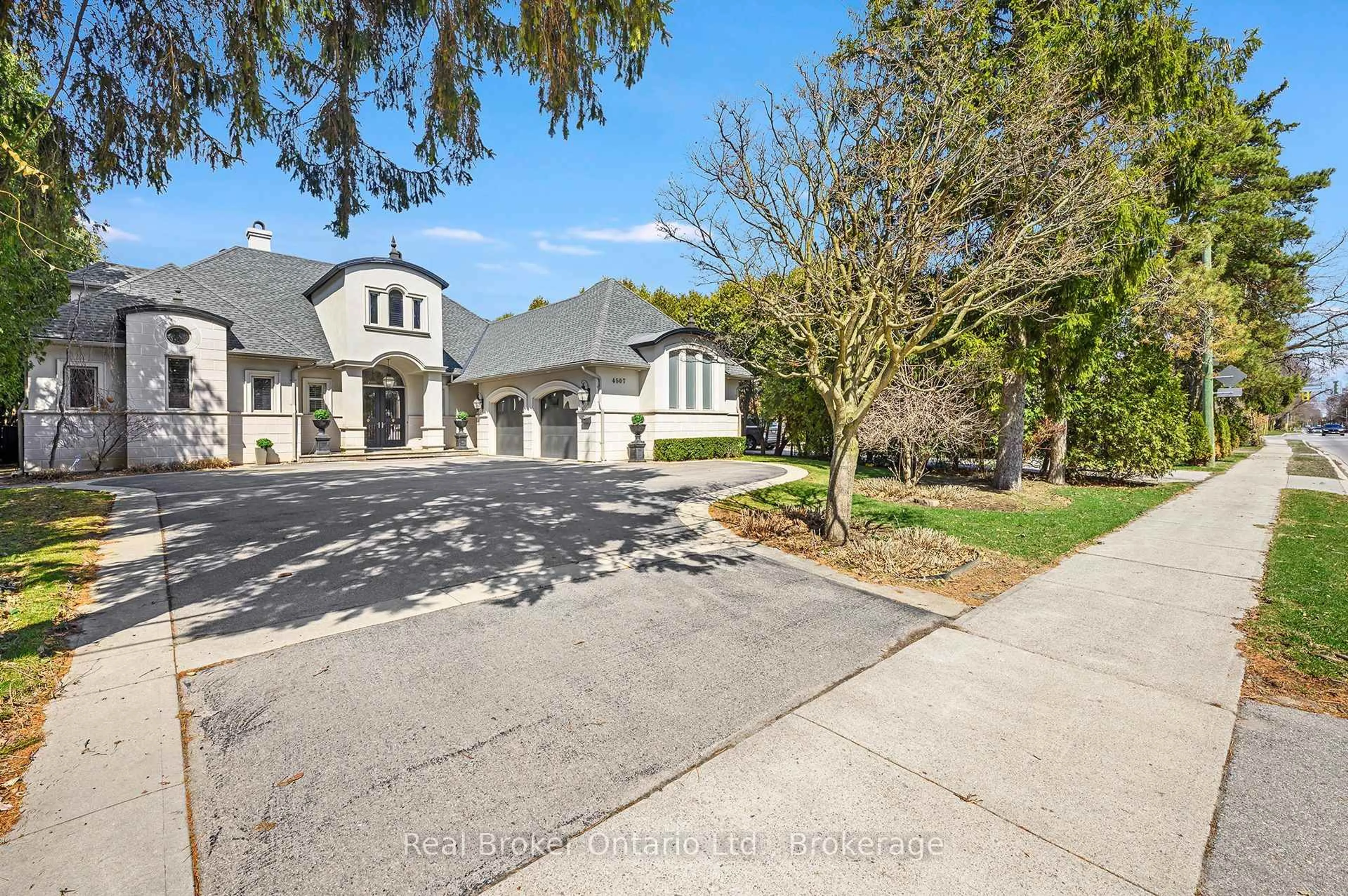 Unknown for 4507 Lakeshore Rd, Burlington Ontario L7L 1B3