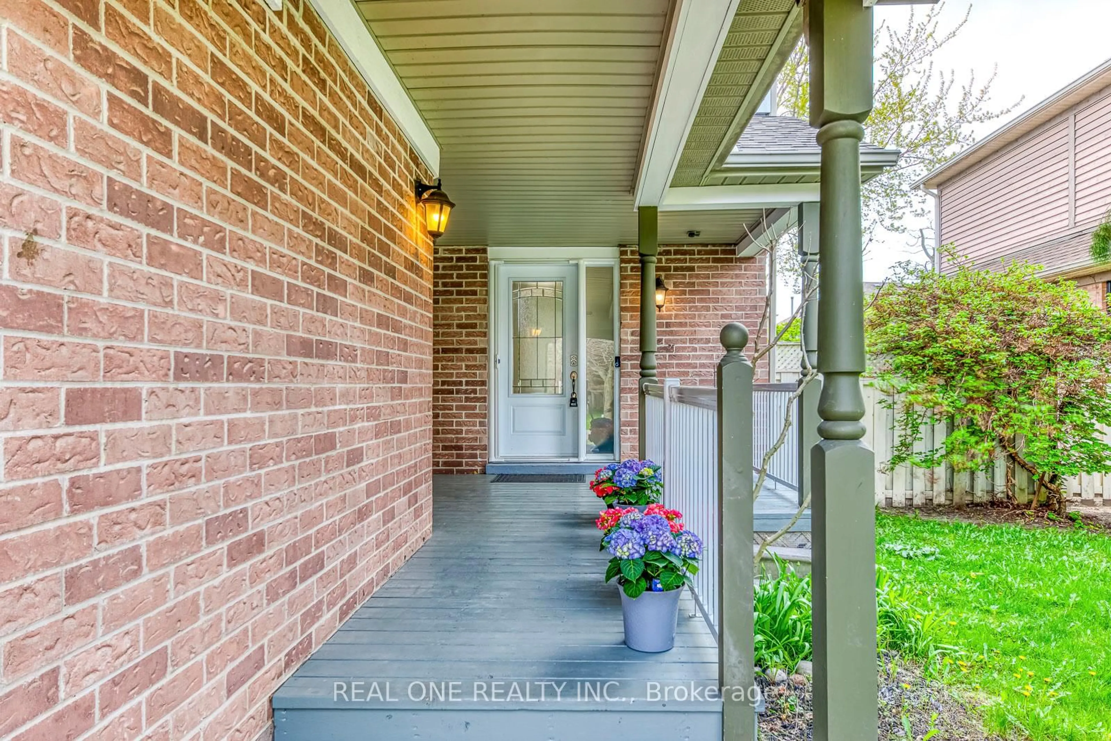 Indoor entryway for 2946 Duncairn Dr, Mississauga Ontario L5M 5V7