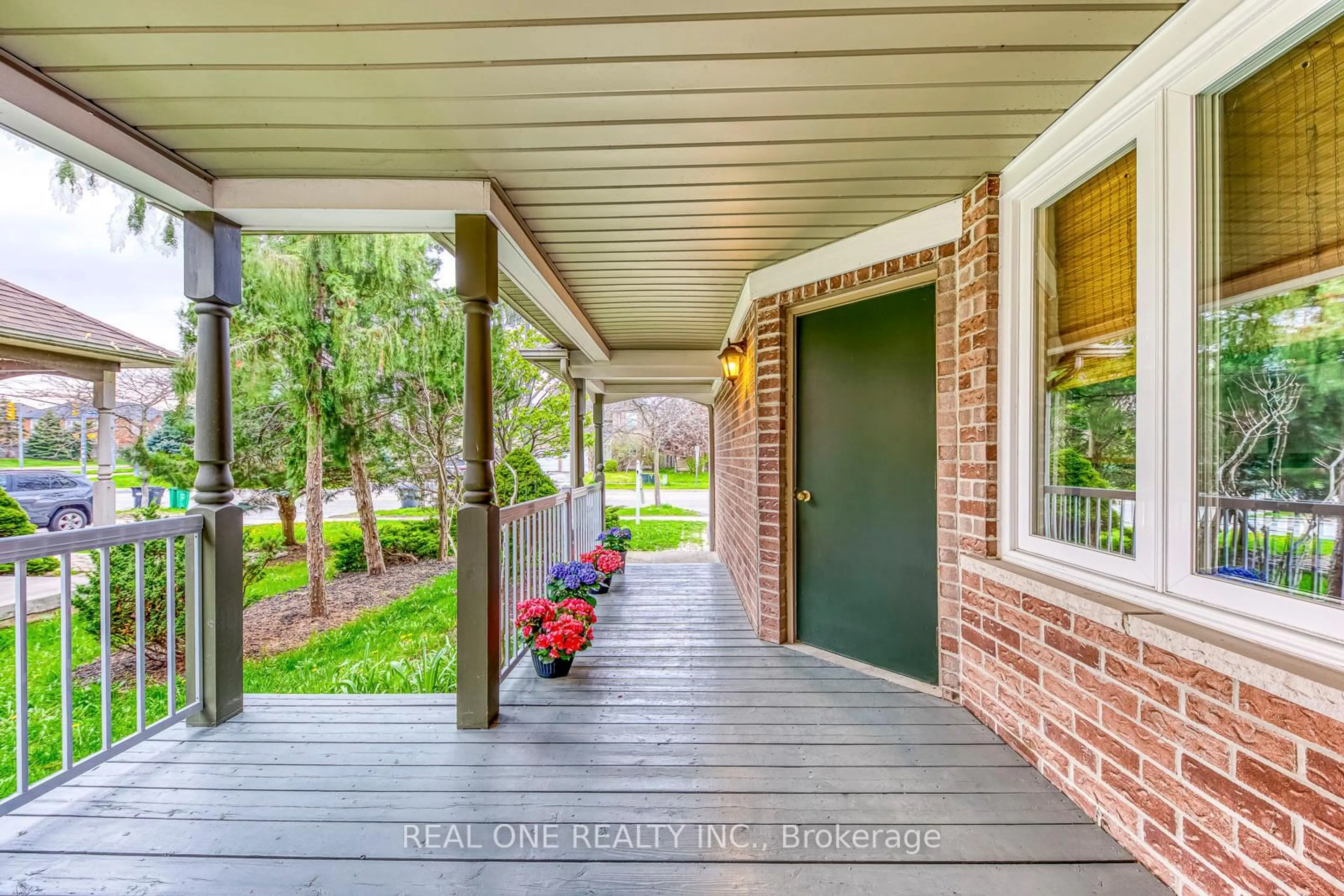 Indoor entryway for 2946 Duncairn Dr, Mississauga Ontario L5M 5V7