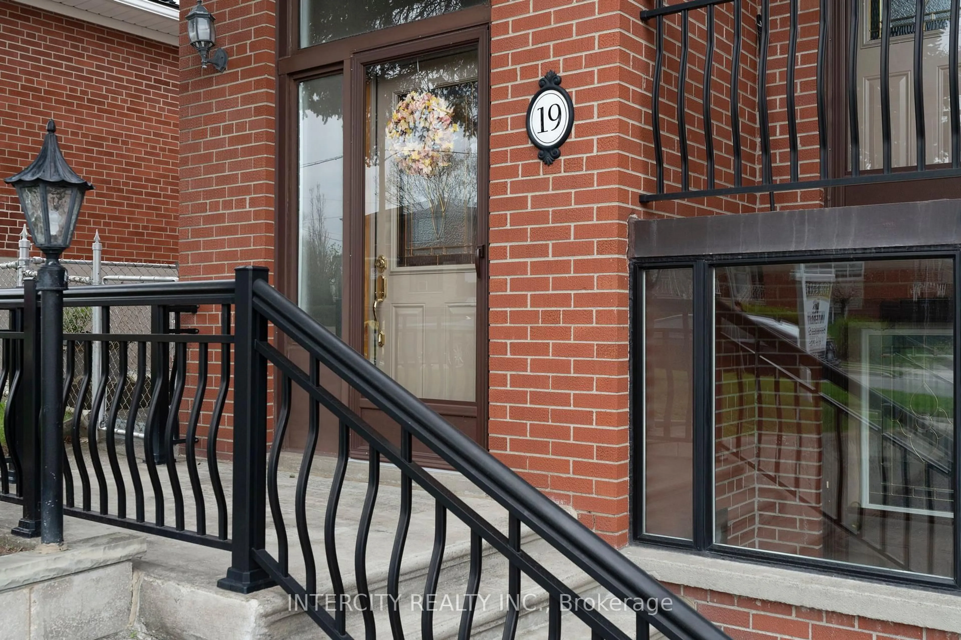 Unknown for 19 Gade Dr, Toronto Ontario M3M 2K2