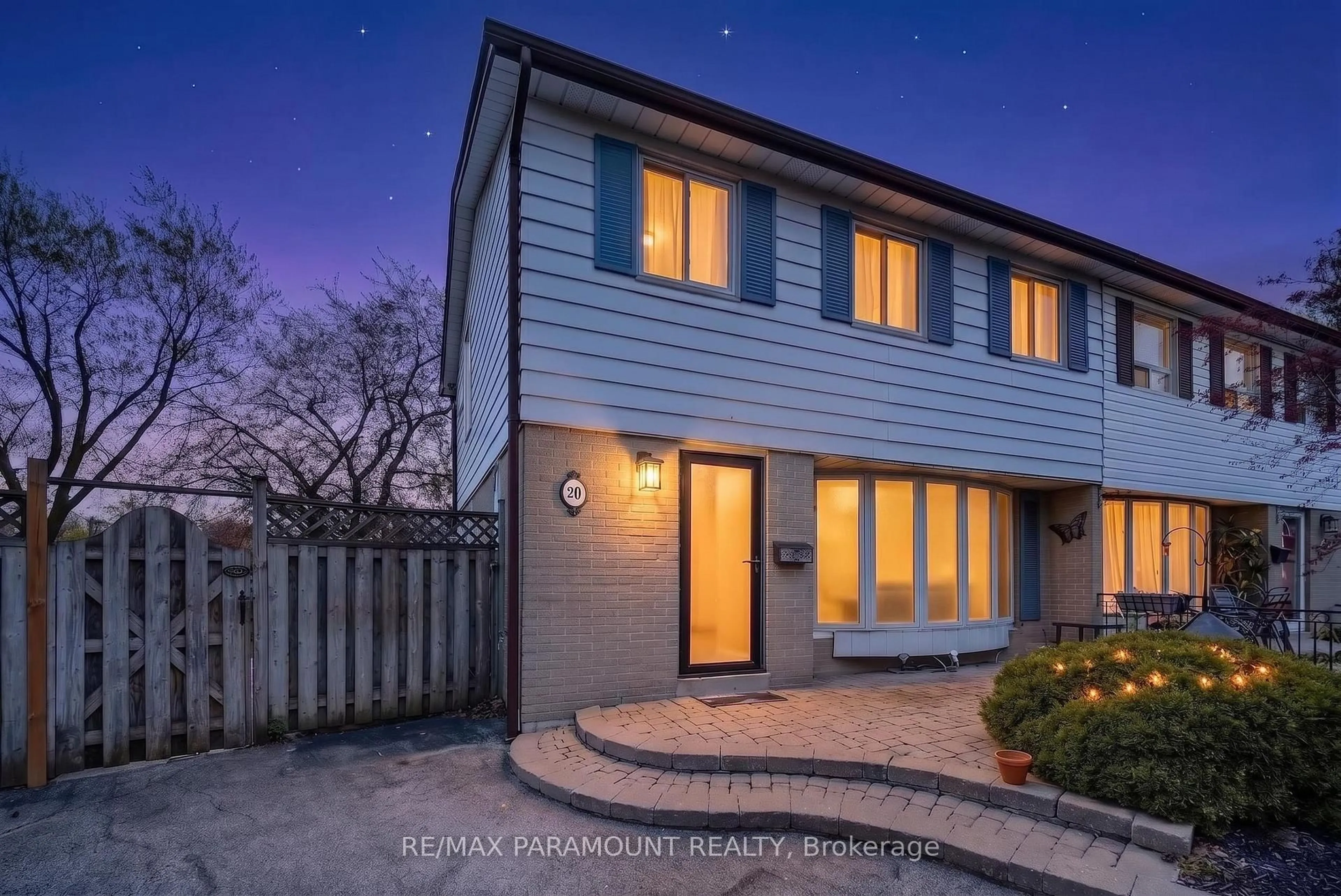 A pic from outside/outdoor area/front of a property/back of a property/a pic from drone, street for 20 Fontaine Crt, Brampton Ontario L6T 3J2