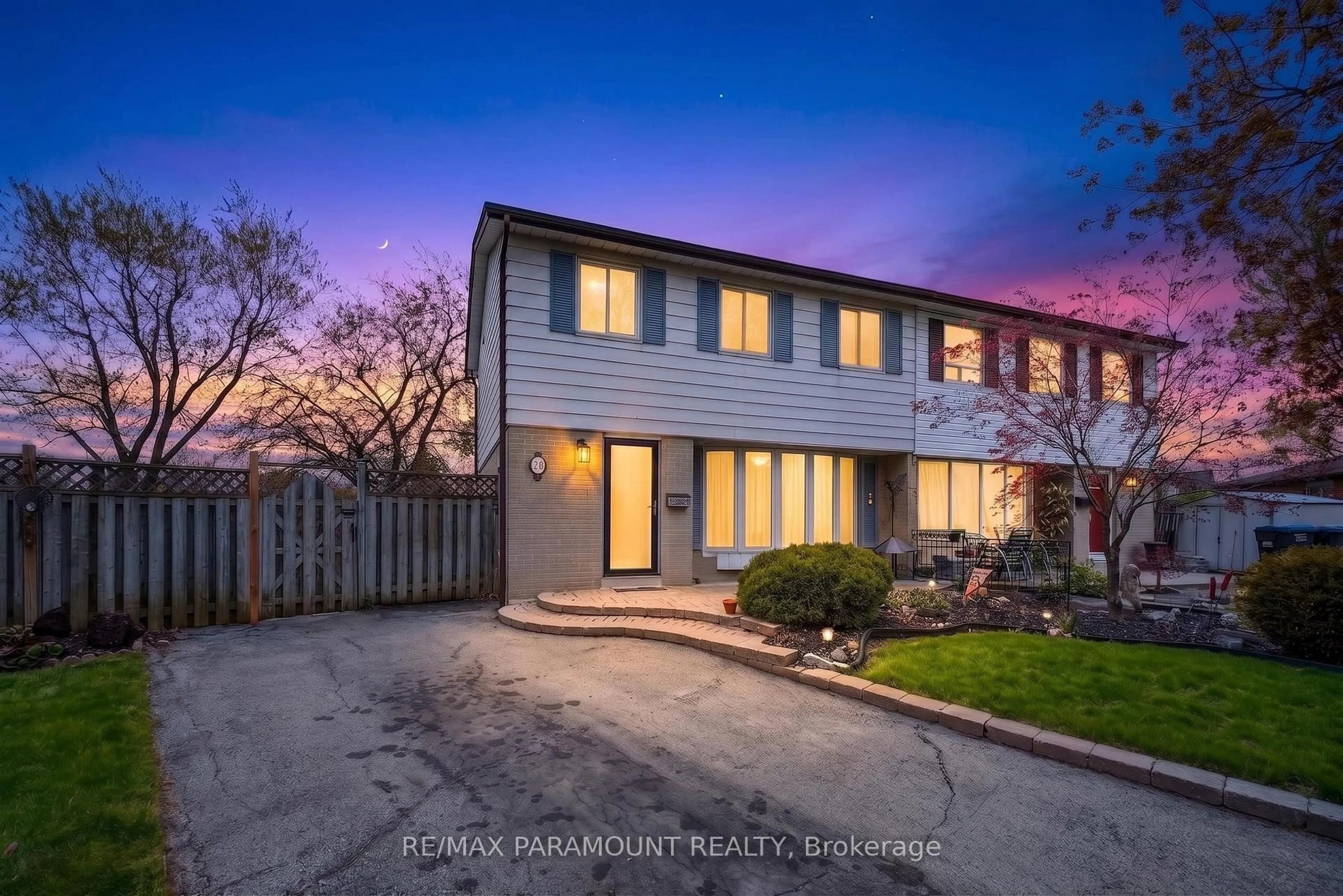 A pic from outside/outdoor area/front of a property/back of a property/a pic from drone, street for 20 Fontaine Crt, Brampton Ontario L6T 3J2