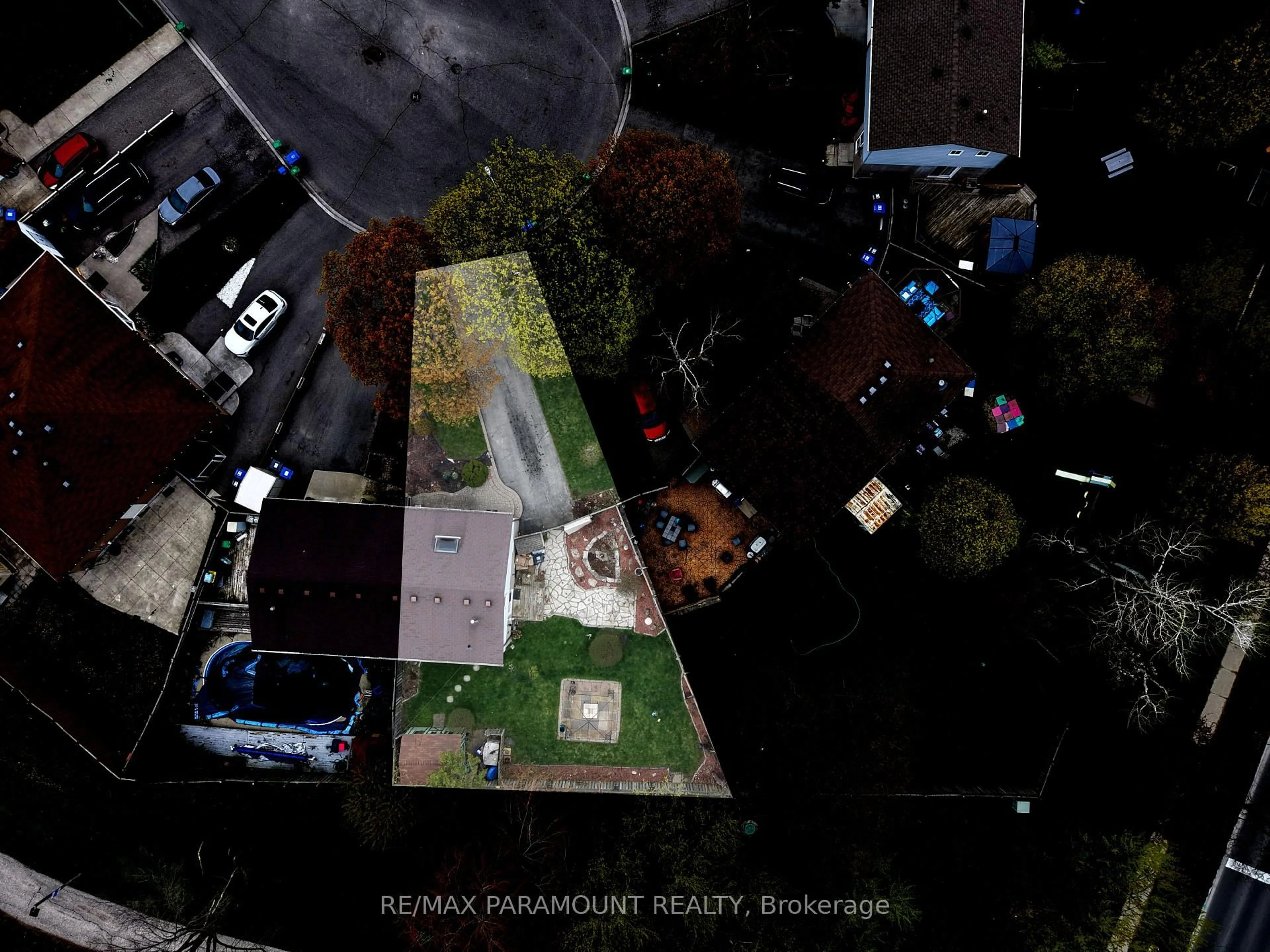 A pic from outside/outdoor area/front of a property/back of a property/a pic from drone, street for 20 Fontaine Crt, Brampton Ontario L6T 3J2