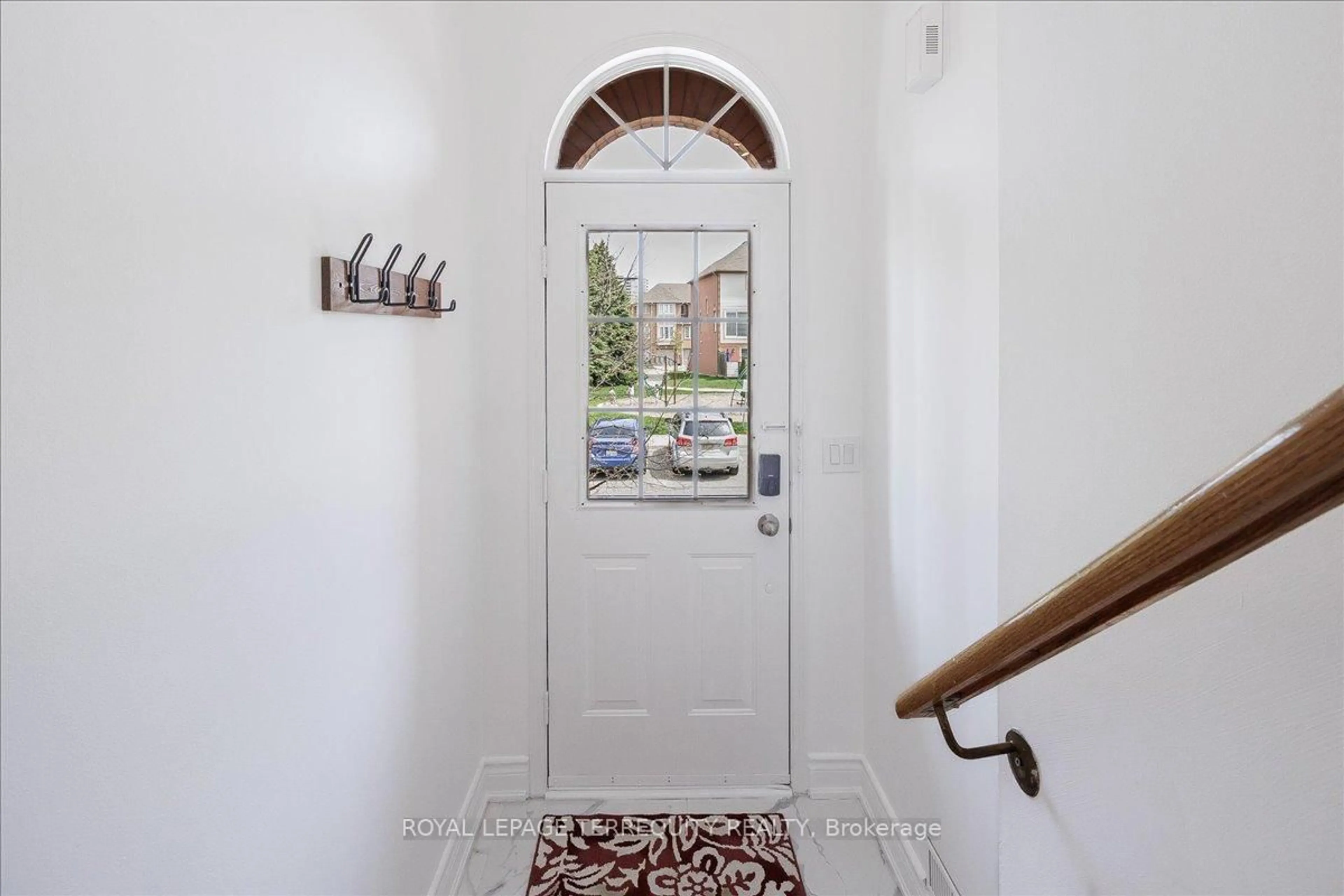 Indoor entryway for 5030 Heatherleigh Ave #169, Mississauga Ontario L5V 2G7