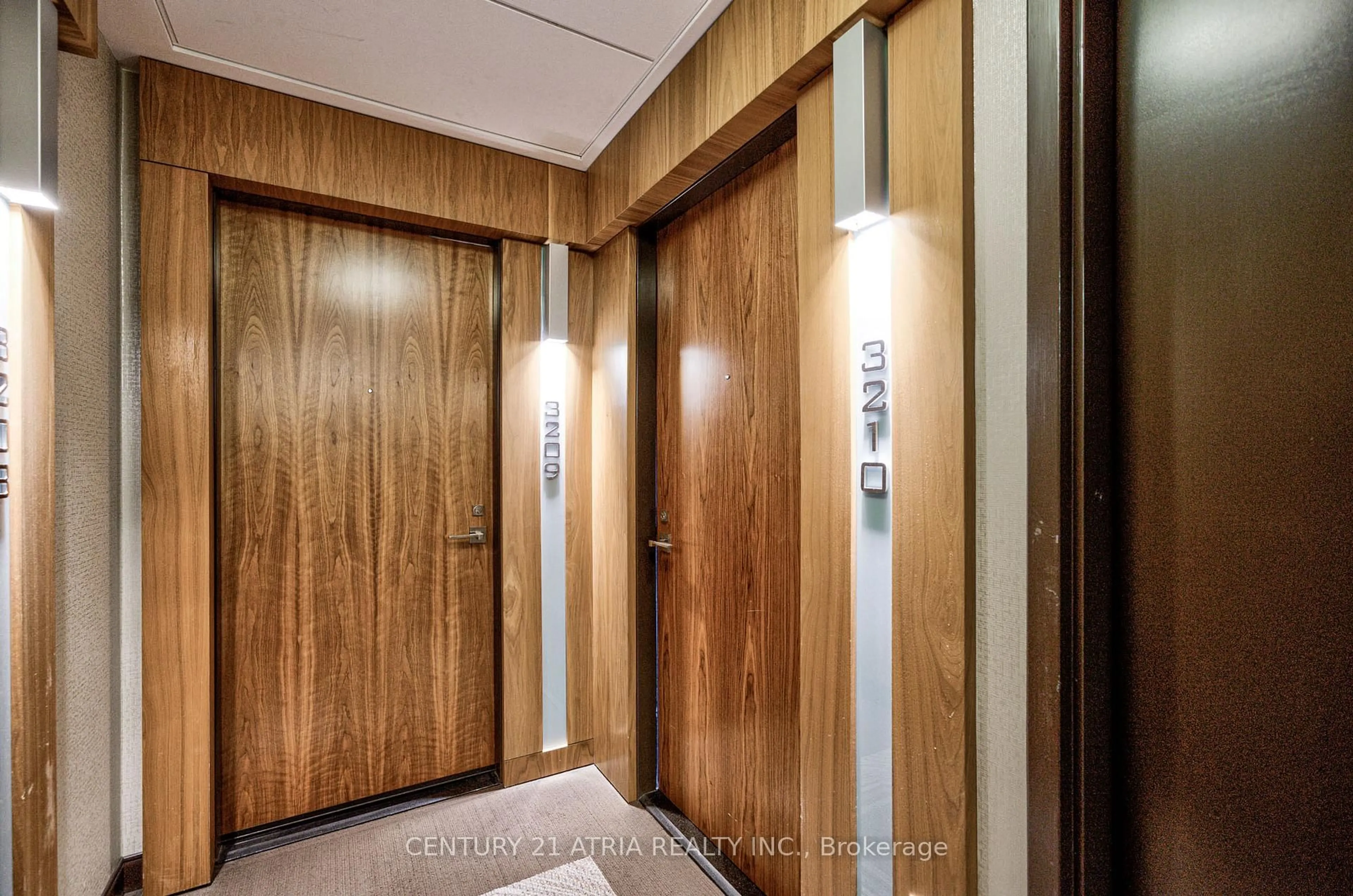 Indoor foyer for 36 Park Lawn Rd #3210, Toronto Ontario M8Y 0E5